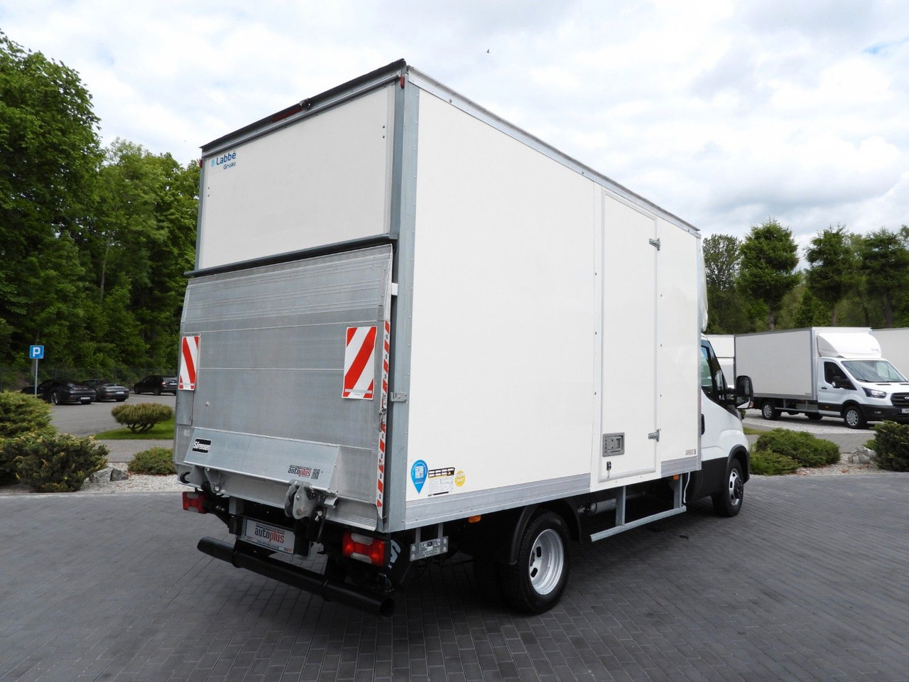 Iveco DAILY 35C16 KOFFER AUFZUG 8 PALETTEN TEMPOMAT Iveco DAILY 35C16 KOFFER AUFZUG 8 PALETTEN TEMPOMAT - Varebil med skap: bilde 3 Iveco DAILY 35C16 KOFFER AUFZUG 8 PALETTEN TEMPOMAT Iveco DAILY 35C16 KOFFER AUFZUG 8 PALETTEN TEMPOMAT - Varebil med skap: bilde 3