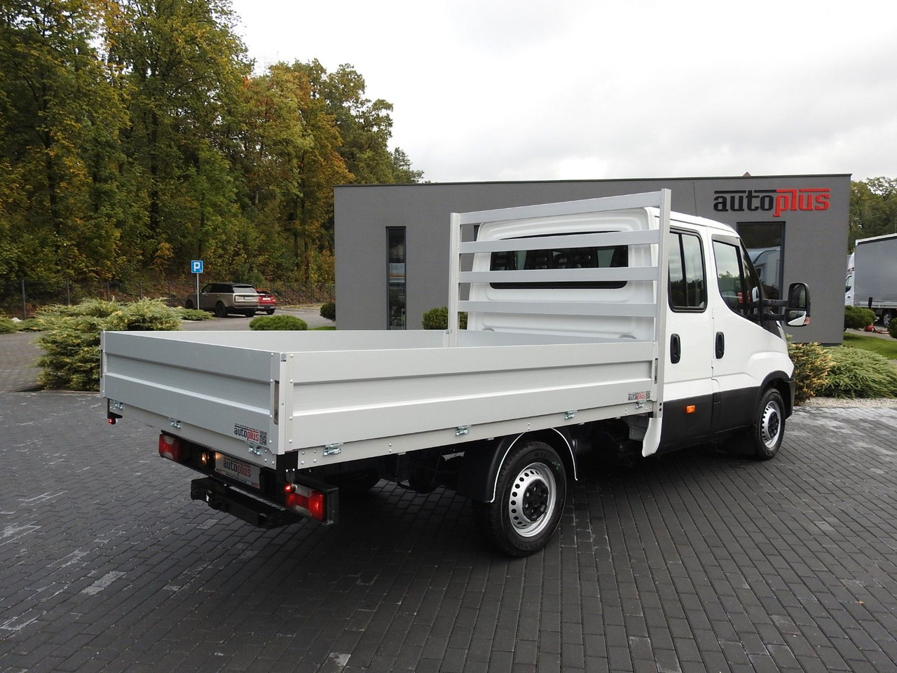 Iveco DAILY 35S15 PRITSCHE DOPPELKABINE DOKA 7 SITZE - Varebil med plan, Varebil med dobbelt førerhus: bilde 3 Iveco DAILY 35S15 PRITSCHE DOPPELKABINE DOKA 7 SITZE - Varebil med plan, Varebil med dobbelt førerhus: bilde 3