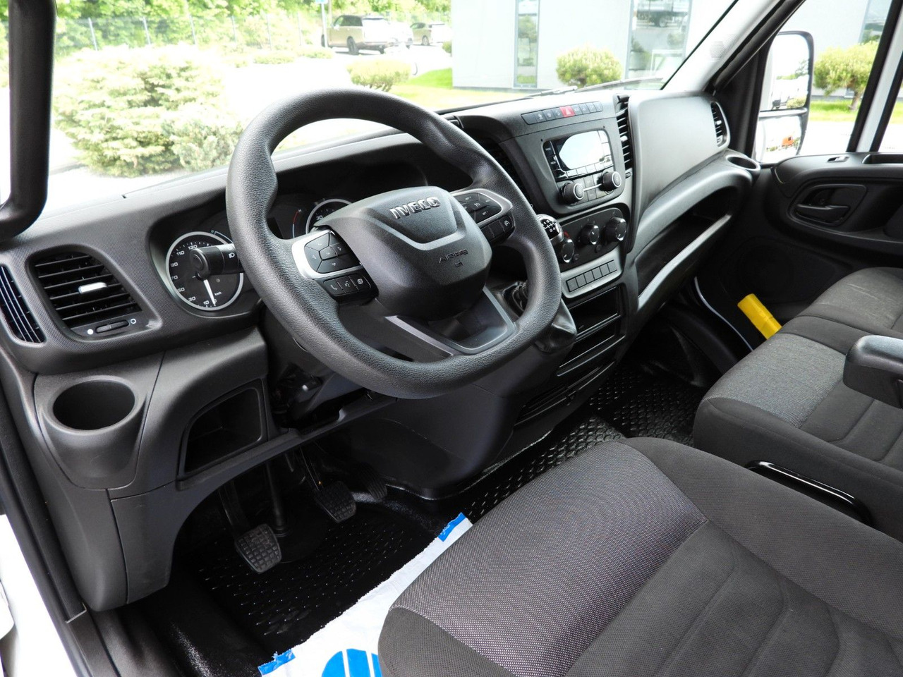 Iveco DAILY 35S18 PRITSCHE PLANE 10 PALETTEN TEMPOMAT - Varebil med kapell: bilde 2 Iveco DAILY 35S18 PRITSCHE PLANE 10 PALETTEN TEMPOMAT - Varebil med kapell: bilde 2