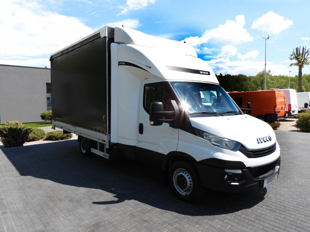 Iveco DAILY 35S18 PRITSCHE PLANE 10 PALETTEN WEBASTO - Varebil med kapell, Varebil med dobbelt førerhus: bilde 4 Iveco DAILY 35S18 PRITSCHE PLANE 10 PALETTEN WEBASTO - Varebil med kapell, Varebil med dobbelt førerhus: bilde 4
