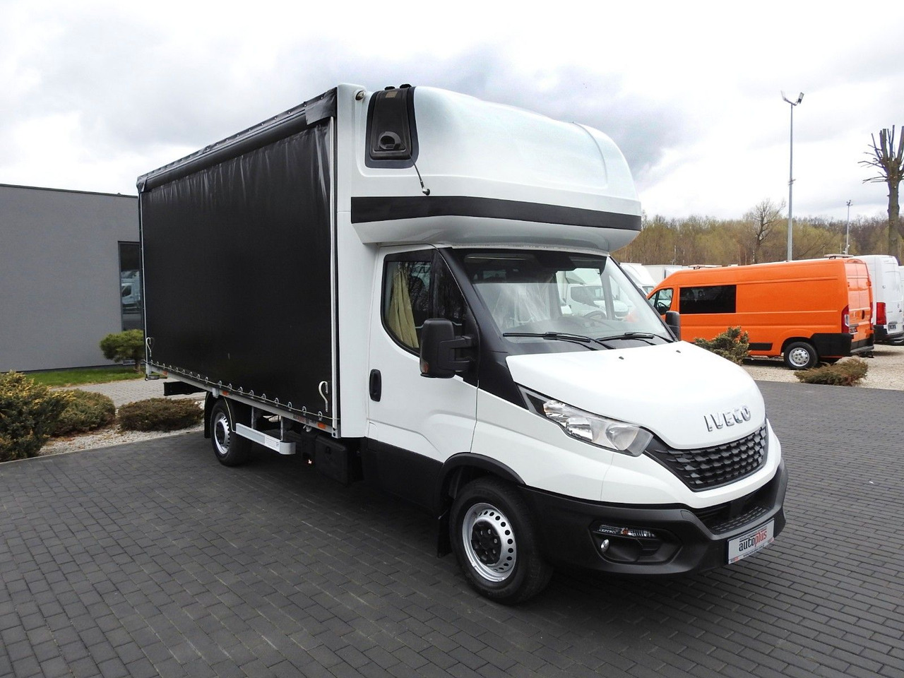 Iveco DAILY 35S18 PRITSCHE PLANE 10 PALETTEN WEBASTO - Varebil med kapell: bilde 4 Iveco DAILY 35S18 PRITSCHE PLANE 10 PALETTEN WEBASTO - Varebil med kapell: bilde 4