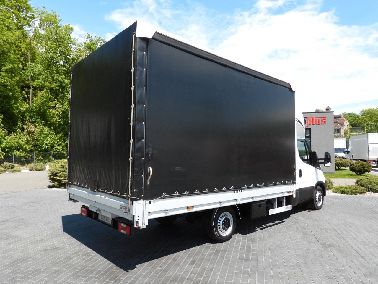 Iveco DAILY 35S18 PRITSCHE PLANE 10 PALETTEN WEBASTO - Varebil med kapell, Varebil med dobbelt førerhus: bilde 3 Iveco DAILY 35S18 PRITSCHE PLANE 10 PALETTEN WEBASTO - Varebil med kapell, Varebil med dobbelt førerhus: bilde 3