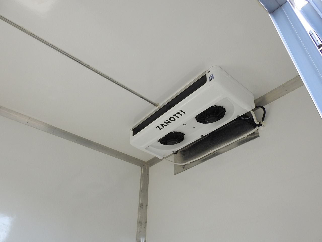 Kjølebil MAN TGE 3.180 REGRIGERATOR BOX -5*C 8 PALLETS HEATING FUNCTION CRUISE CONTROL PNEUMATICS AIR CONDITIONING 180HP: bilde 22 Kjølebil MAN TGE 3.180 REGRIGERATOR BOX -5*C 8 PALLETS HEATING FUNCTION CRUISE CONTROL PNEUMATICS AIR CONDITIONING 180HP: bilde 22