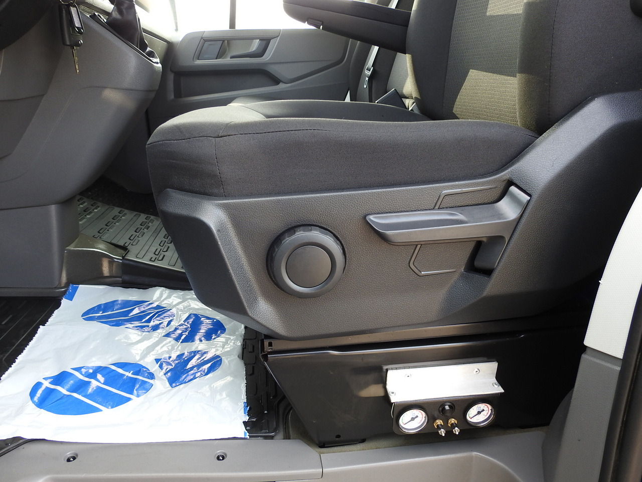 Kjølebil MAN TGE 3.180 REGRIGERATOR BOX -5*C 8 PALLETS HEATING FUNCTION CRUISE CONTROL PNEUMATICS AIR CONDITIONING 180HP: bilde 29 Kjølebil MAN TGE 3.180 REGRIGERATOR BOX -5*C 8 PALLETS HEATING FUNCTION CRUISE CONTROL PNEUMATICS AIR CONDITIONING 180HP: bilde 29