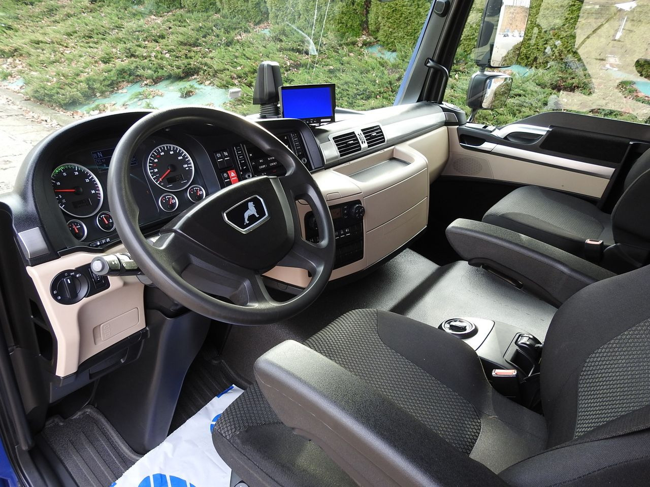 MAN TGL 12.220 BOX LIFT 18 PALLETS CRUISE CONTROLAIR CONDITIONING PNEUMATICS AUTOMATIC TWIN WHEELS  220HP - Varebil med skap: bilde 2 MAN TGL 12.220 BOX LIFT 18 PALLETS CRUISE CONTROLAIR CONDITIONING PNEUMATICS AUTOMATIC TWIN WHEELS  220HP - Varebil med skap: bilde 2