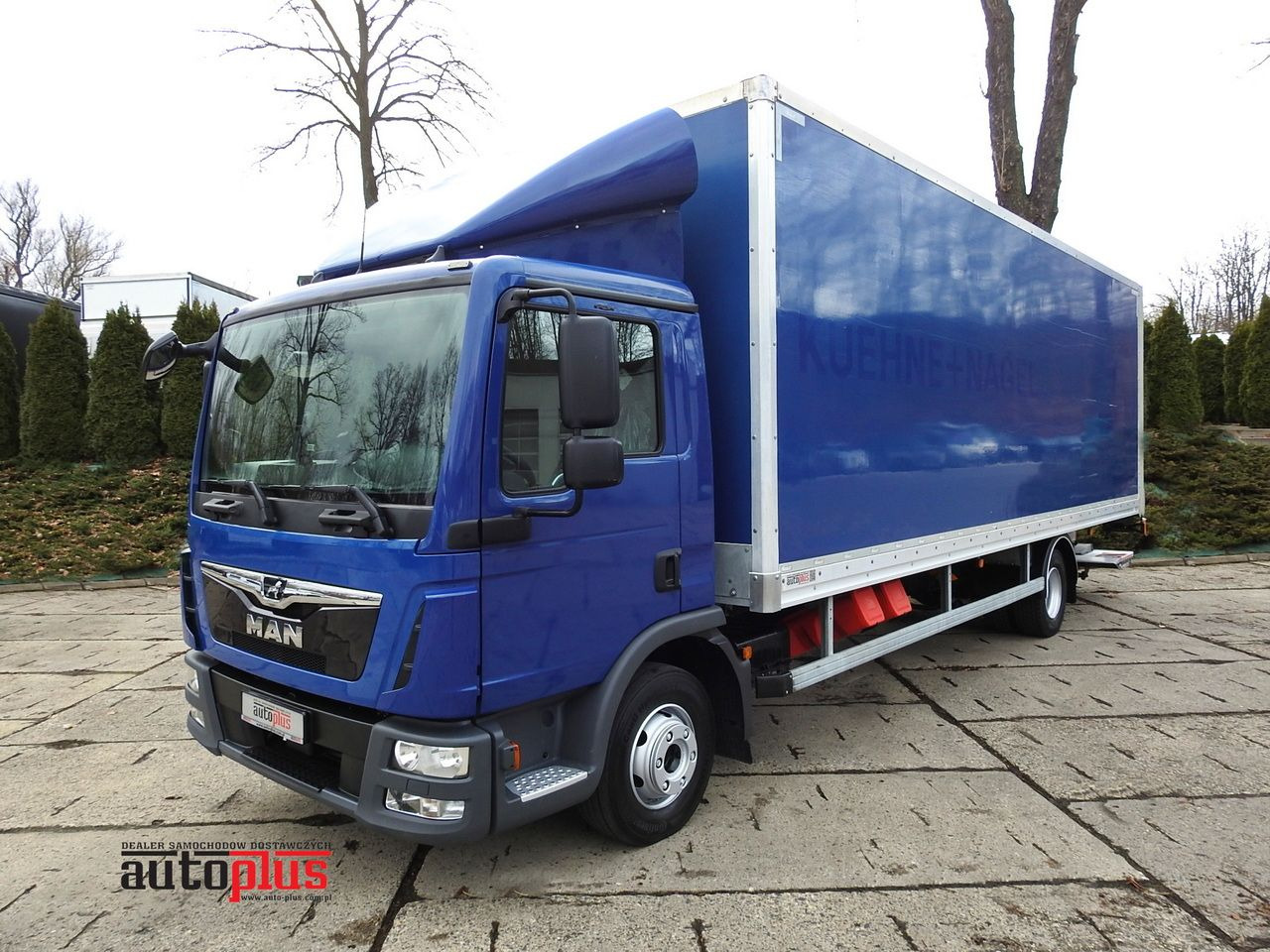 MAN TGL 12.220 BOX LIFT 18 PALLETS CRUISE CONTROLAIR CONDITIONING PNEUMATICS AUTOMATIC TWIN WHEELS 220HP - Skapbil: bilde 1 MAN TGL 12.220 BOX LIFT 18 PALLETS CRUISE CONTROLAIR CONDITIONING PNEUMATICS AUTOMATIC TWIN WHEELS 220HP - Skapbil: bilde 1