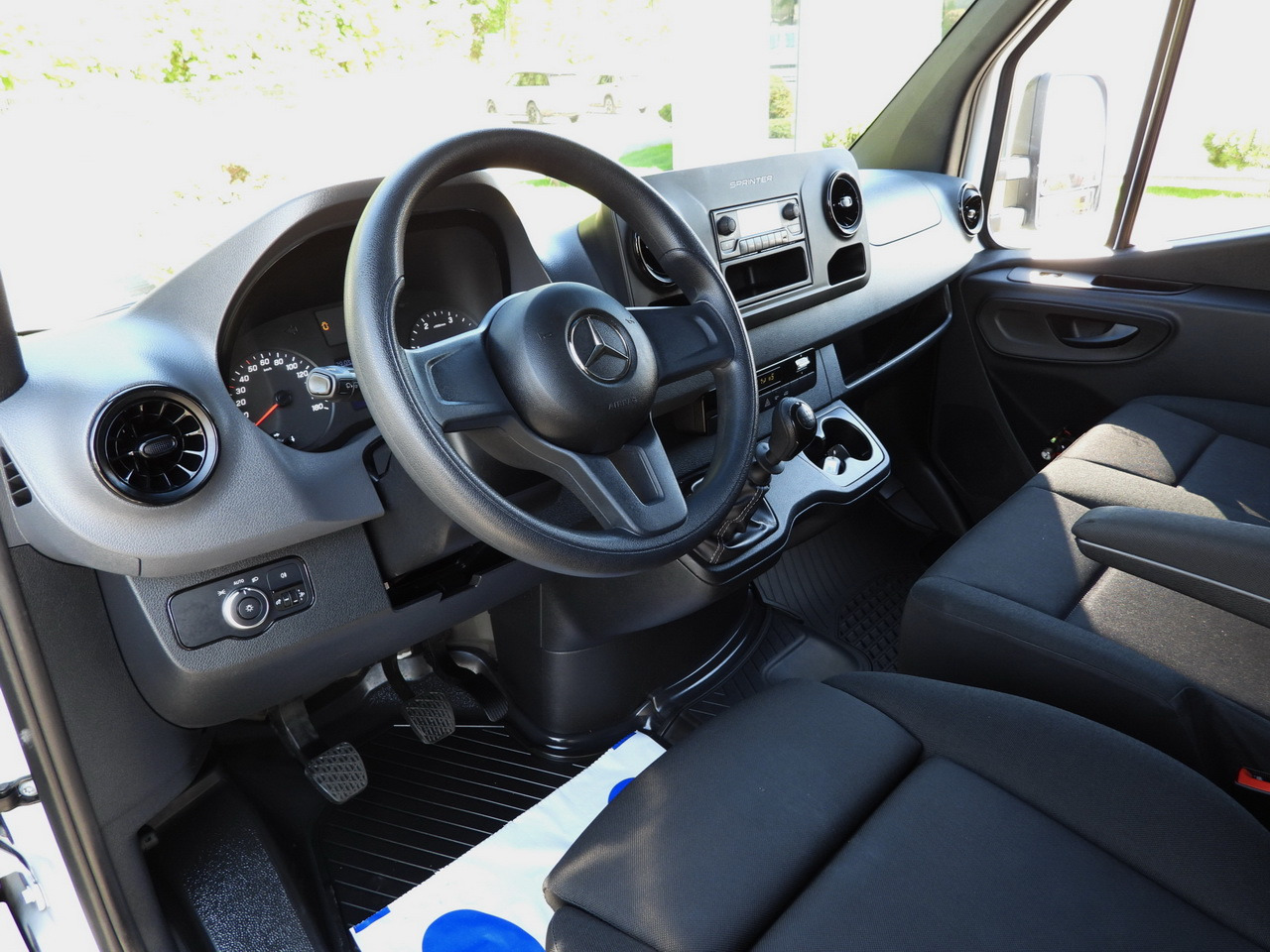 MERCEDES SPRINTER 315 BOX LIFT 8 PALLETS AIR CONDITIONING 150HP - Varebil med skap: bilde 2 MERCEDES SPRINTER 315 BOX LIFT 8 PALLETS AIR CONDITIONING 150HP - Varebil med skap: bilde 2