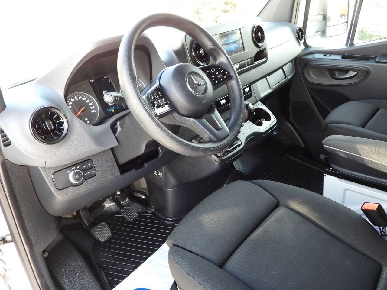 MERCEDES SPRINTER 317 TARPAULIN 8 PALLETS WEBASTO CRUISE CONTROL LED LIGHTS AIR CONDITIONING 170HP - Varebil med kapell: bilde 2 MERCEDES SPRINTER 317 TARPAULIN 8 PALLETS WEBASTO CRUISE CONTROL LED LIGHTS AIR CONDITIONING 170HP - Varebil med kapell: bilde 2