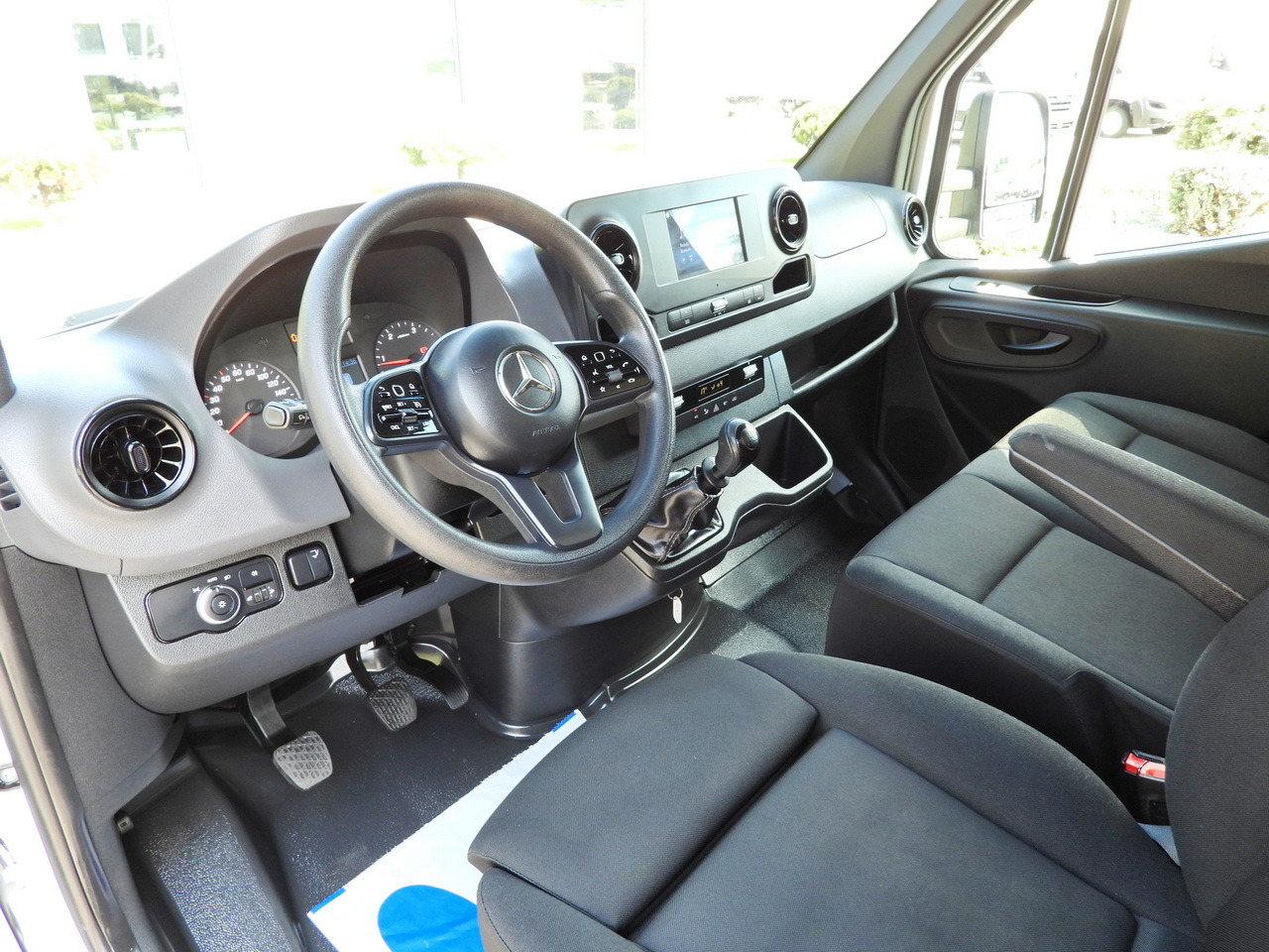 MERCEDES SPRINTER 514 BOX LIFT 8 PALLETS CRUISE CONTROL TWIN WHEELS AIR CONDITIONING 140HP - Varebil med skap: bilde 2 MERCEDES SPRINTER 514 BOX LIFT 8 PALLETS CRUISE CONTROL TWIN WHEELS AIR CONDITIONING 140HP - Varebil med skap: bilde 2