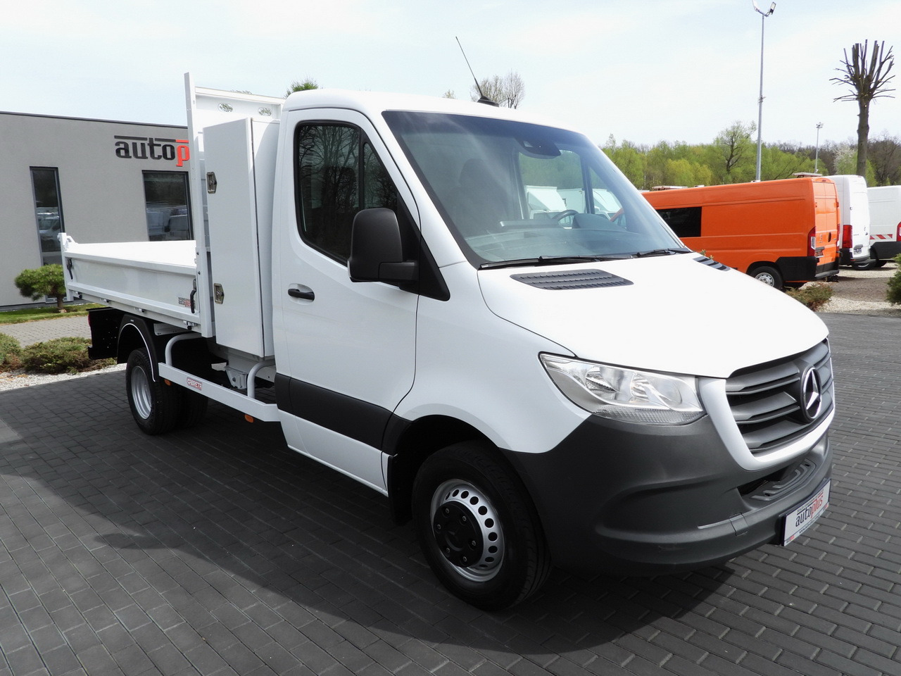 MERCEDES SPRINTER 516 TIPPER CRUISE CONTROL TWIN WHEELS AIR CONDITIONING 160HP - Varebil med tipp: bilde 4 MERCEDES SPRINTER 516 TIPPER CRUISE CONTROL TWIN WHEELS AIR CONDITIONING 160HP - Varebil med tipp: bilde 4