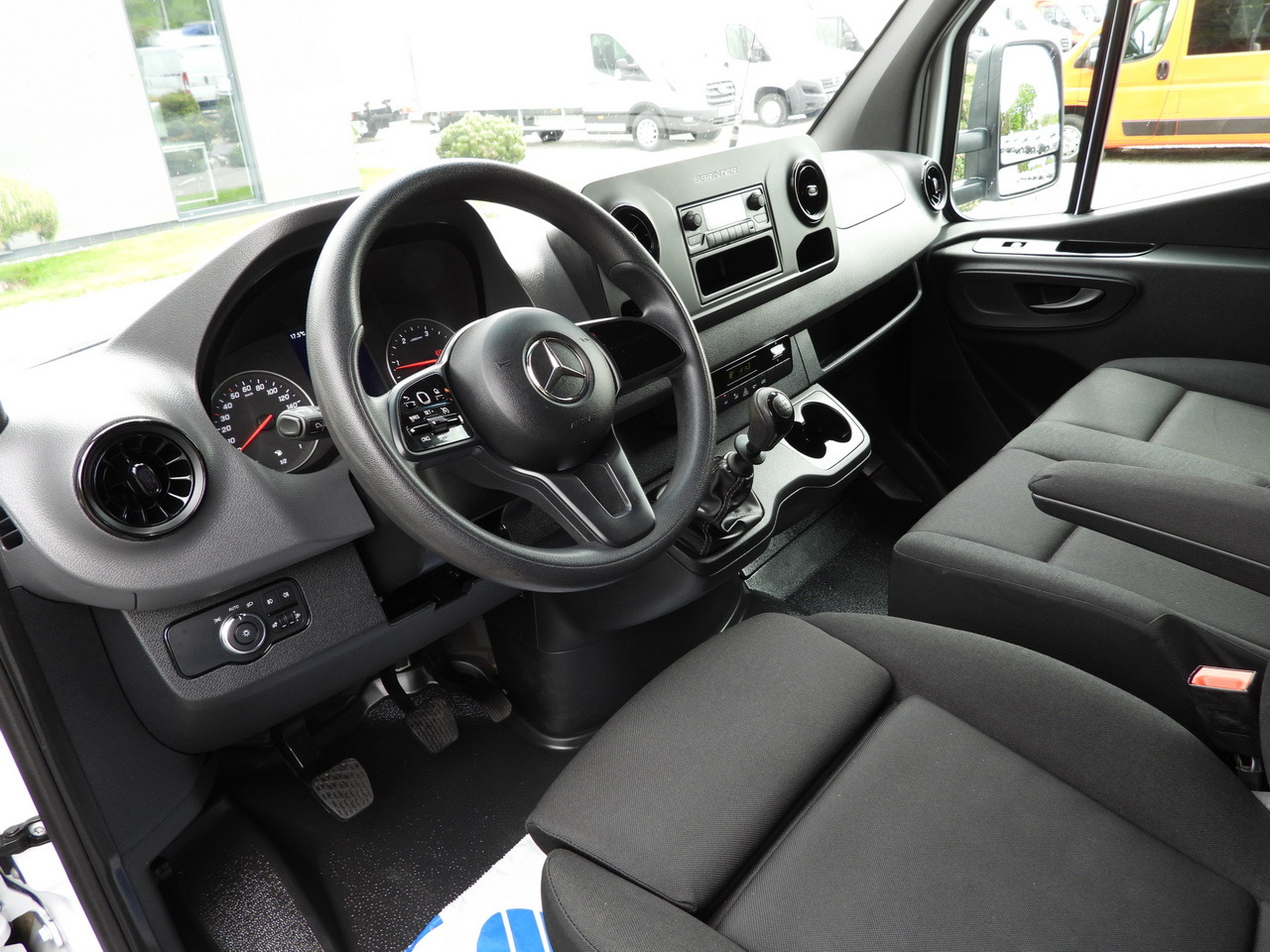 MERCEDES SPRINTER 519 TARPAULIN 8 PALLETS WEBASTO CRUISE CONTROL TWIN WHEELS AIR CONDITIONING 190HP - Varebil med kapell: bilde 2 MERCEDES SPRINTER 519 TARPAULIN 8 PALLETS WEBASTO CRUISE CONTROL TWIN WHEELS AIR CONDITIONING 190HP - Varebil med kapell: bilde 2