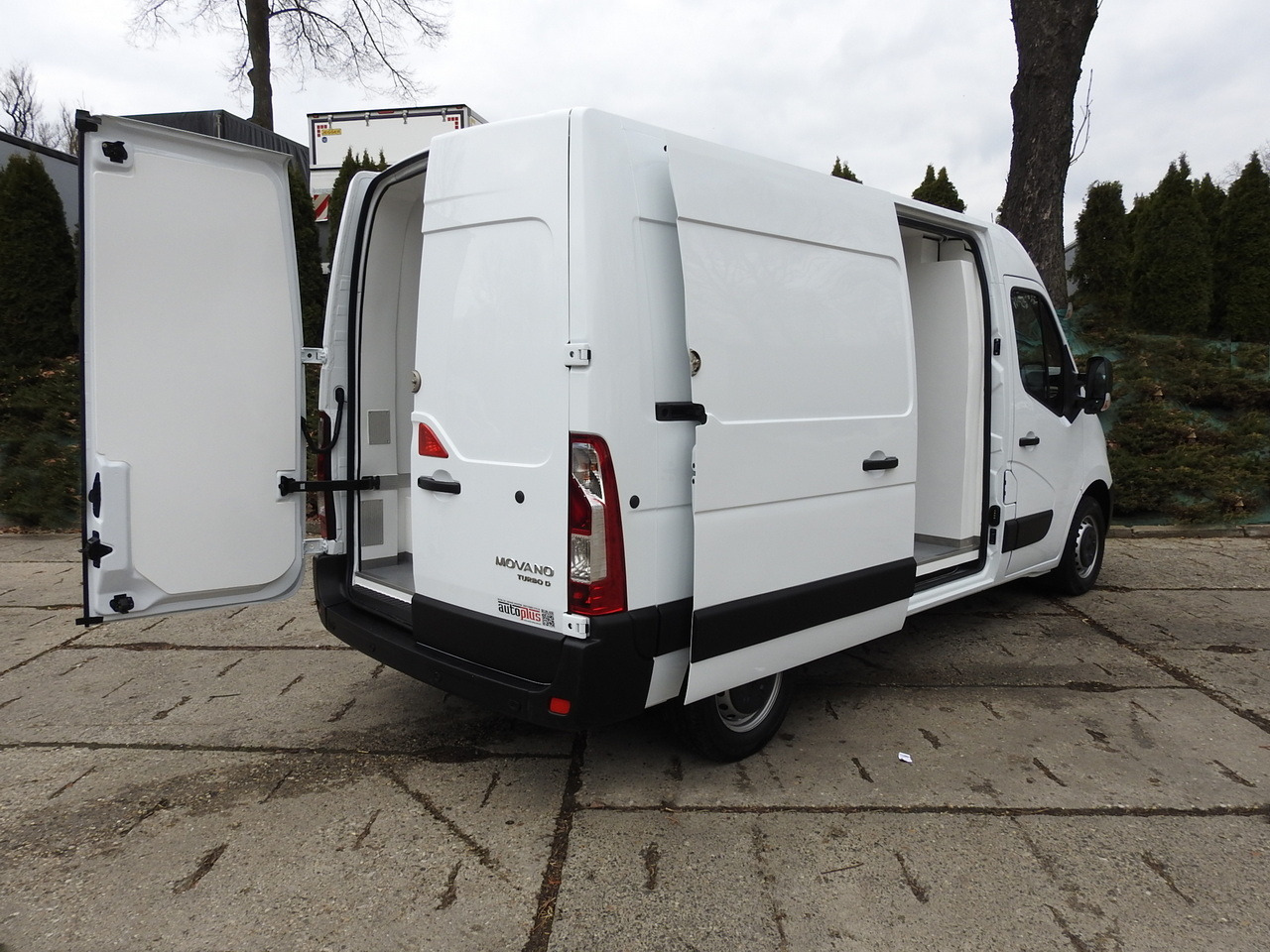 OPEL MOVANO REFRIGERATOR VAN 0*C CRUISE CONTROL NAVIGATION AIR CONDITIONING LED LIGHTS 136HP - Kjølebil: bilde 3 OPEL MOVANO REFRIGERATOR VAN 0*C CRUISE CONTROL NAVIGATION AIR CONDITIONING LED LIGHTS 136HP - Kjølebil: bilde 3