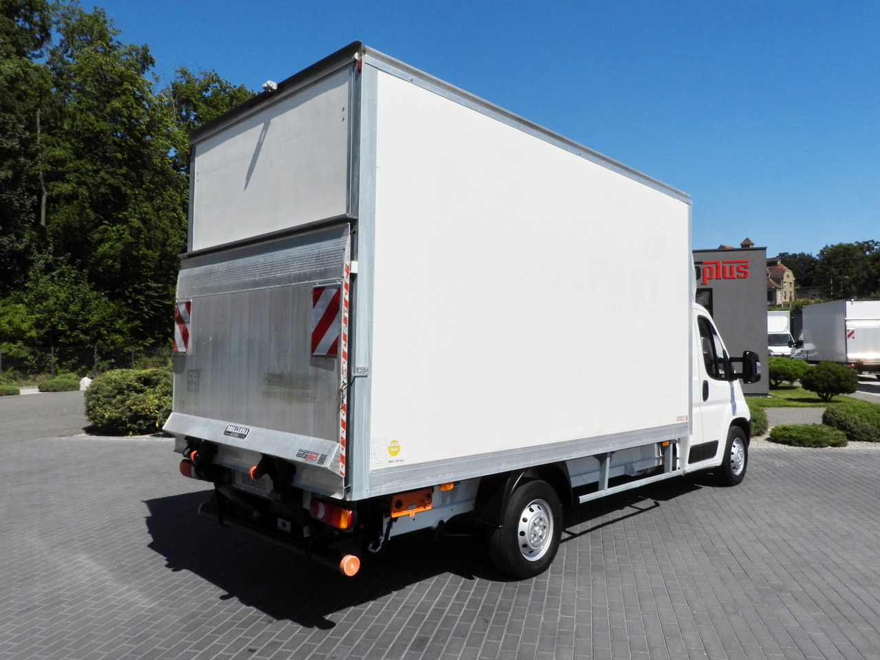 PEUGEOT BOXER BOX LIFT 8 PALLETS CRUISE CONTROL AIR CONDITIONING 130HP - Varebil med skap: bilde 3 PEUGEOT BOXER BOX LIFT 8 PALLETS CRUISE CONTROL AIR CONDITIONING 130HP - Varebil med skap: bilde 3
