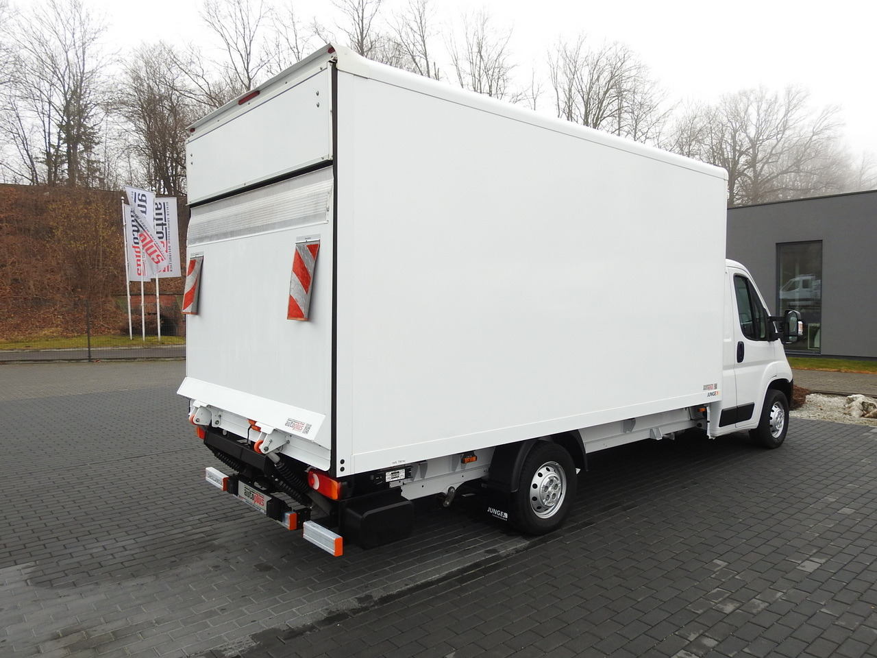 PEUGEOT BOXER BOX LIFT 8 PALLETS CRUISE CONTROL AIR CONDITIONING 140HP - Varebil med skap: bilde 3 PEUGEOT BOXER BOX LIFT 8 PALLETS CRUISE CONTROL AIR CONDITIONING 140HP - Varebil med skap: bilde 3