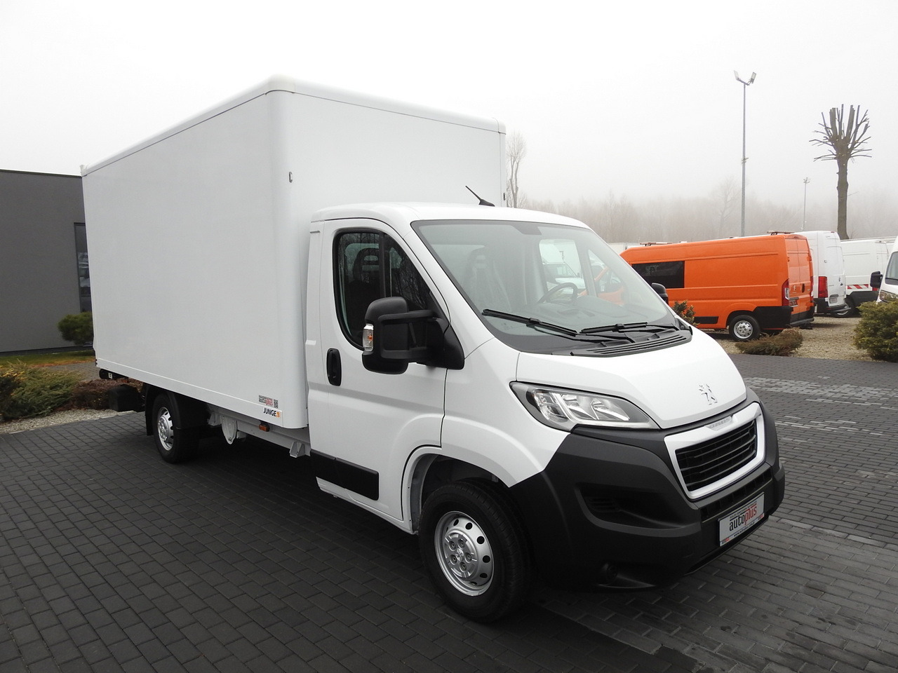 PEUGEOT BOXER BOX LIFT 8 PALLETS CRUISE CONTROL AIR CONDITIONING 140HP - Varebil med skap: bilde 4 PEUGEOT BOXER BOX LIFT 8 PALLETS CRUISE CONTROL AIR CONDITIONING 140HP - Varebil med skap: bilde 4