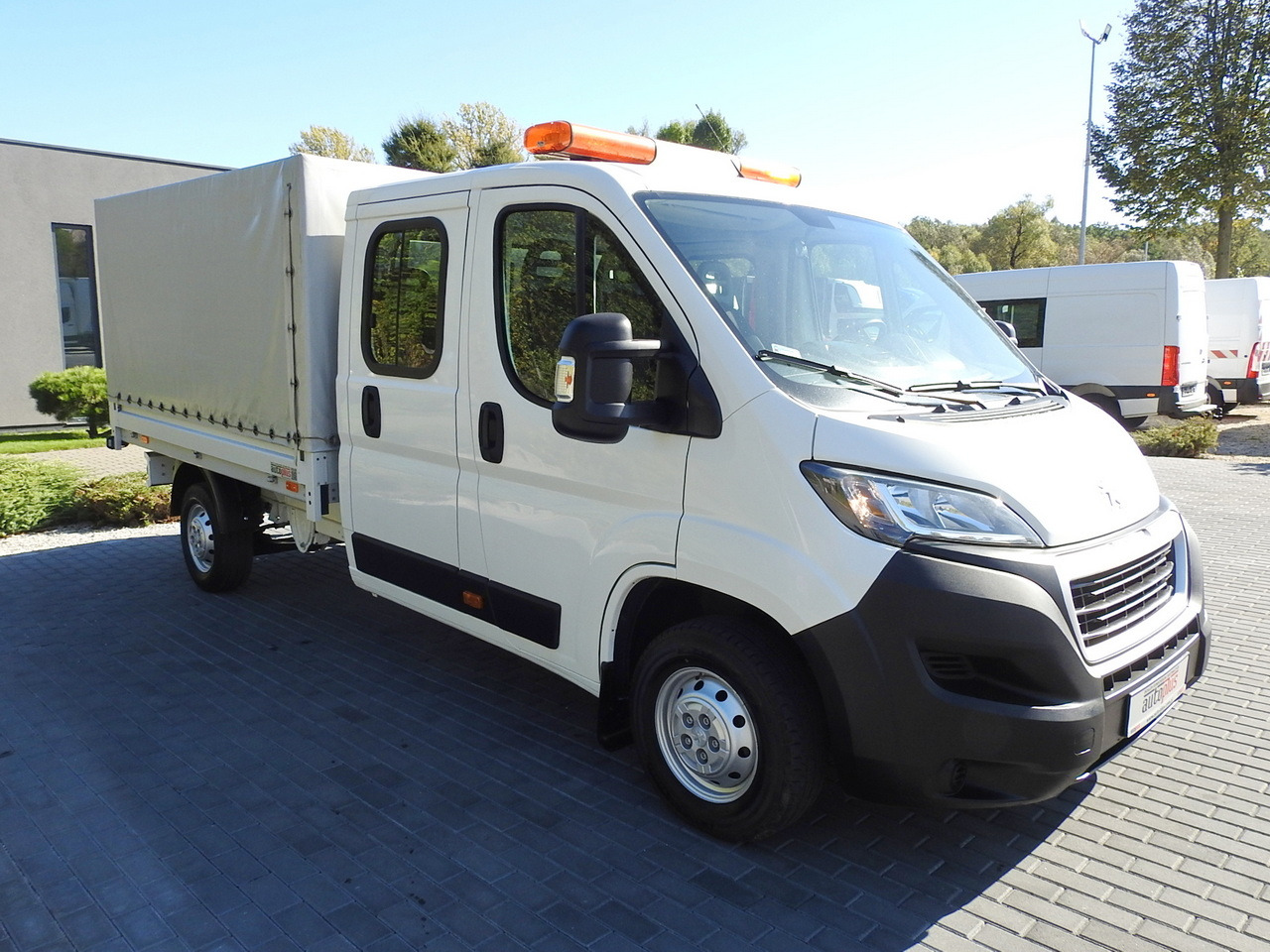 PEUGEOT BOXER STAKE BODY DOUBLE CABIN DOKA 7 SEATS AIR CONDITIONING 140HP - Varebil med dobbelt førerhus: bilde 4 PEUGEOT BOXER STAKE BODY DOUBLE CABIN DOKA 7 SEATS AIR CONDITIONING 140HP - Varebil med dobbelt førerhus: bilde 4