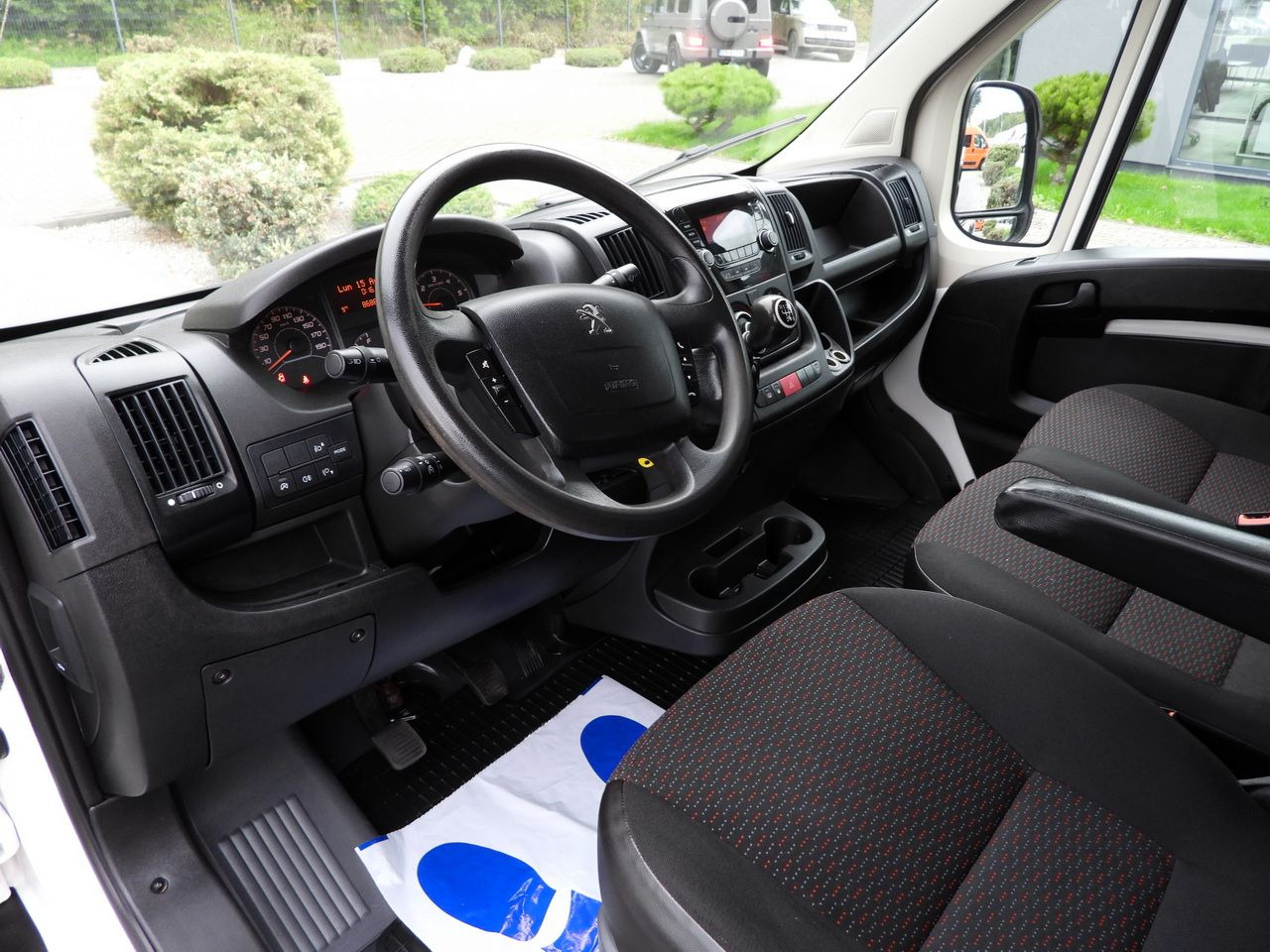 PEUGEOT BOXER STAKE BODY DOUBLE CABIN DOKA 7 SEATS CRUISE CONTROL AIR CONDITIONING 140HP - Varebil med plan: bilde 3 PEUGEOT BOXER STAKE BODY DOUBLE CABIN DOKA 7 SEATS CRUISE CONTROL AIR CONDITIONING 140HP - Varebil med plan: bilde 3