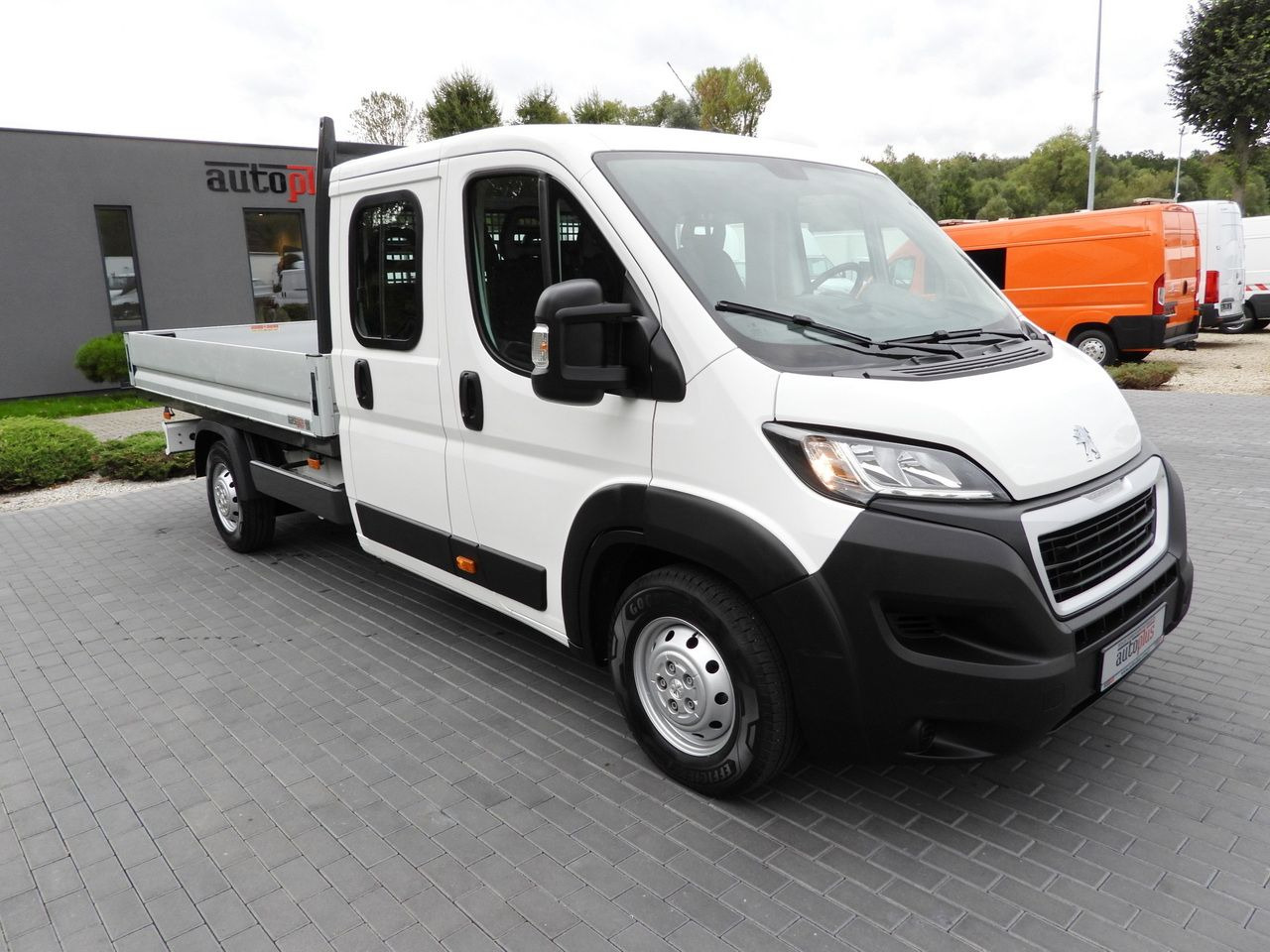 PEUGEOT BOXER STAKE BODY DOUBLE CABIN DOKA 7 SEATS CRUISE CONTROL AIR CONDITIONING 140HP - Varebil med plan: bilde 5 PEUGEOT BOXER STAKE BODY DOUBLE CABIN DOKA 7 SEATS CRUISE CONTROL AIR CONDITIONING 140HP - Varebil med plan: bilde 5