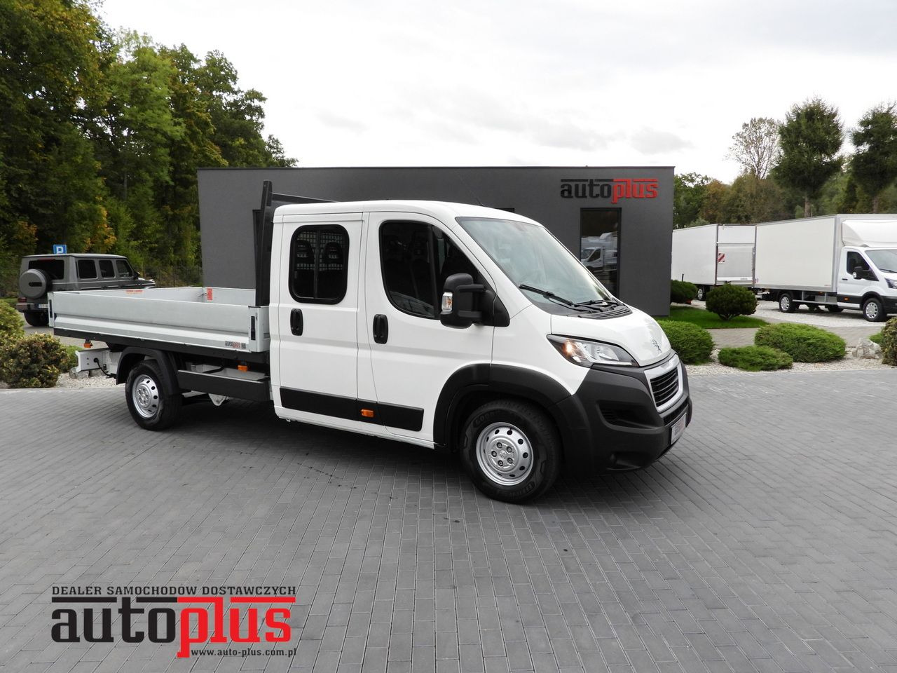 PEUGEOT BOXER STAKE BODY DOUBLE CABIN DOKA 7 SEATS CRUISE CONTROL AIR CONDITIONING 140HP - Varebil med plan: bilde 1 PEUGEOT BOXER STAKE BODY DOUBLE CABIN DOKA 7 SEATS CRUISE CONTROL AIR CONDITIONING 140HP - Varebil med plan: bilde 1