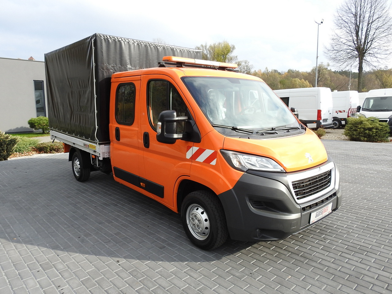 PEUGEOT BOXER STAKE BODY TARPAULIN DOUBLE CABIN DOKA 7 SEATS AIR CONDITIONING PNEUMATICS 140HP - Varebil med plan: bilde 4 PEUGEOT BOXER STAKE BODY TARPAULIN DOUBLE CABIN DOKA 7 SEATS AIR CONDITIONING PNEUMATICS 140HP - Varebil med plan: bilde 4