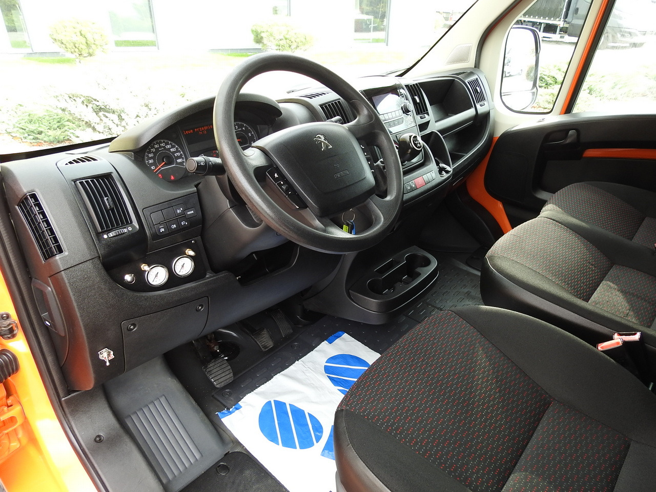 PEUGEOT BOXER STAKE BODY TARPAULIN DOUBLE CABIN DOKA 7 SEATS AIR CONDITIONING PNEUMATICS 140HP - Varebil med dobbelt førerhus: bilde 2 PEUGEOT BOXER STAKE BODY TARPAULIN DOUBLE CABIN DOKA 7 SEATS AIR CONDITIONING PNEUMATICS 140HP - Varebil med dobbelt førerhus: bilde 2