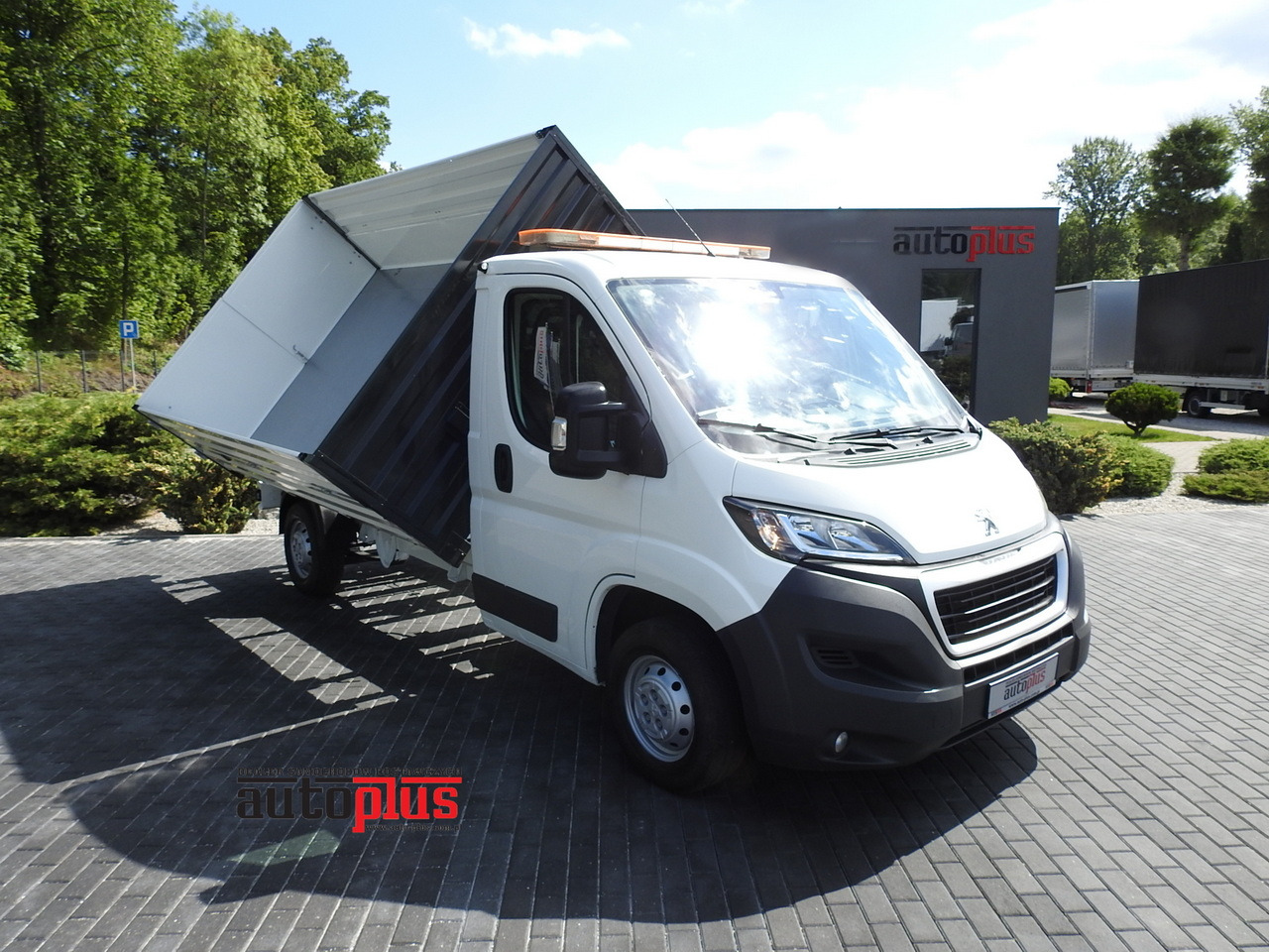 PEUGEOT BOXER THREE-WAY TIPPER AIR CONDITIONING 130HP - Tippbil: bilde 1 PEUGEOT BOXER THREE-WAY TIPPER AIR CONDITIONING 130HP - Tippbil: bilde 1