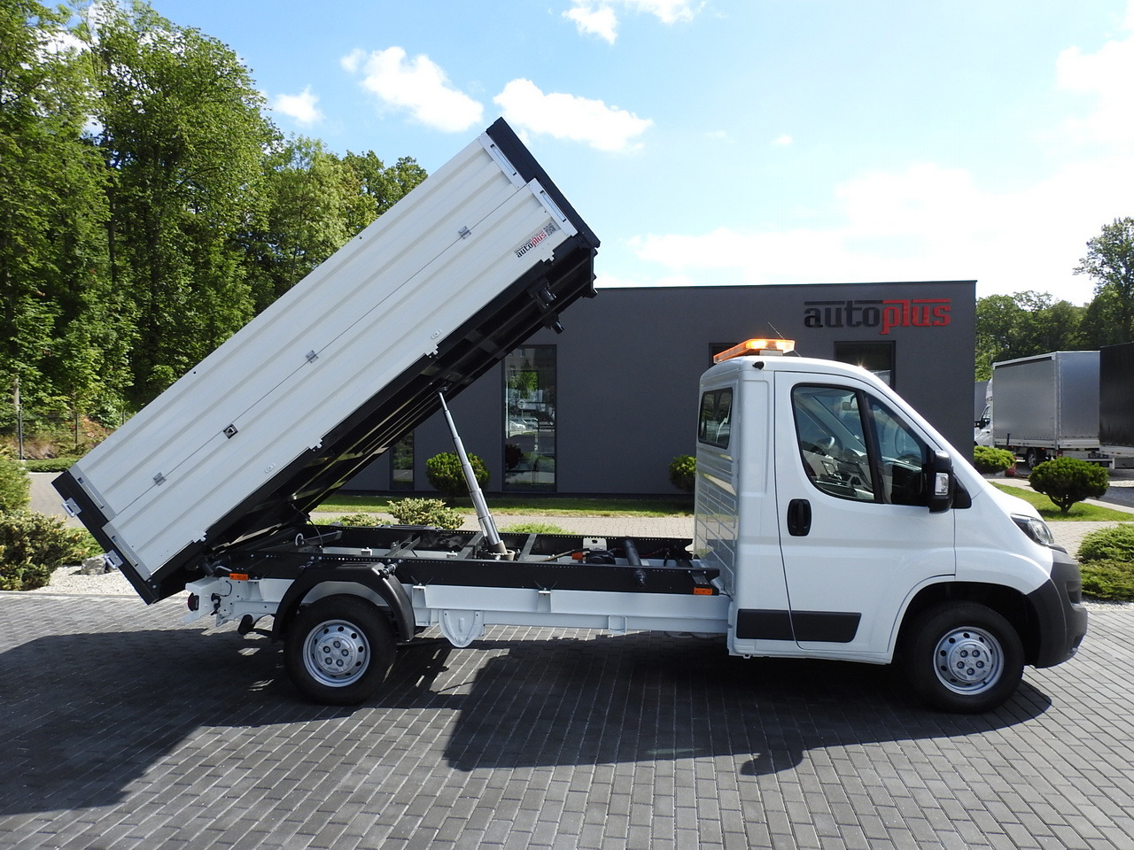 Varebil med tipp PEUGEOT BOXER THREE-WAY TIPPER  AIR CONDITIONING  130HP: bilde 7