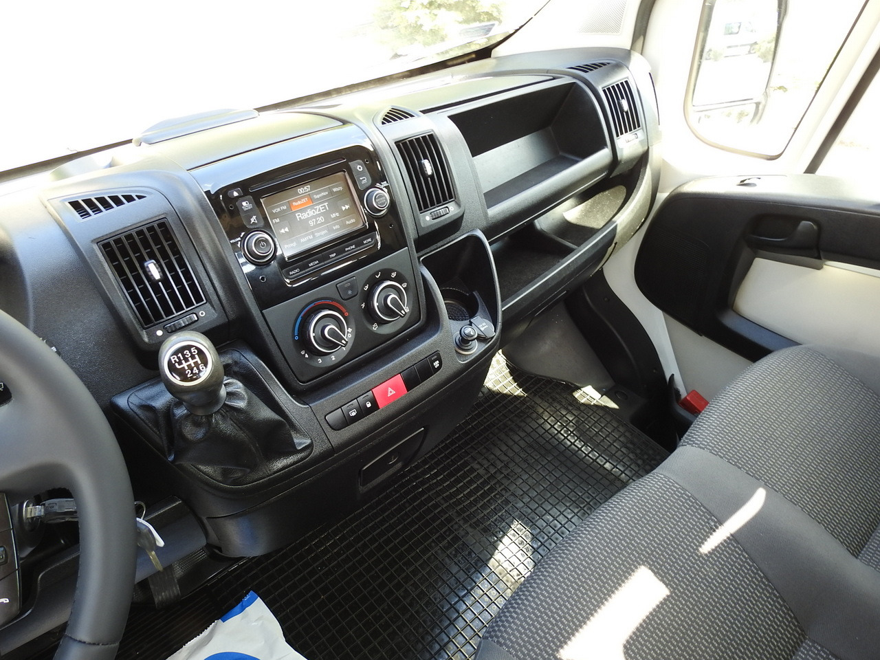 Varebil med tipp PEUGEOT BOXER THREE-WAY TIPPER  AIR CONDITIONING  130HP: bilde 34