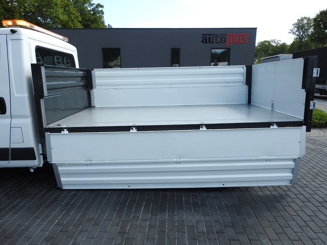 Varebil med tipp PEUGEOT BOXER THREE-WAY TIPPER  AIR CONDITIONING  130HP: bilde 25