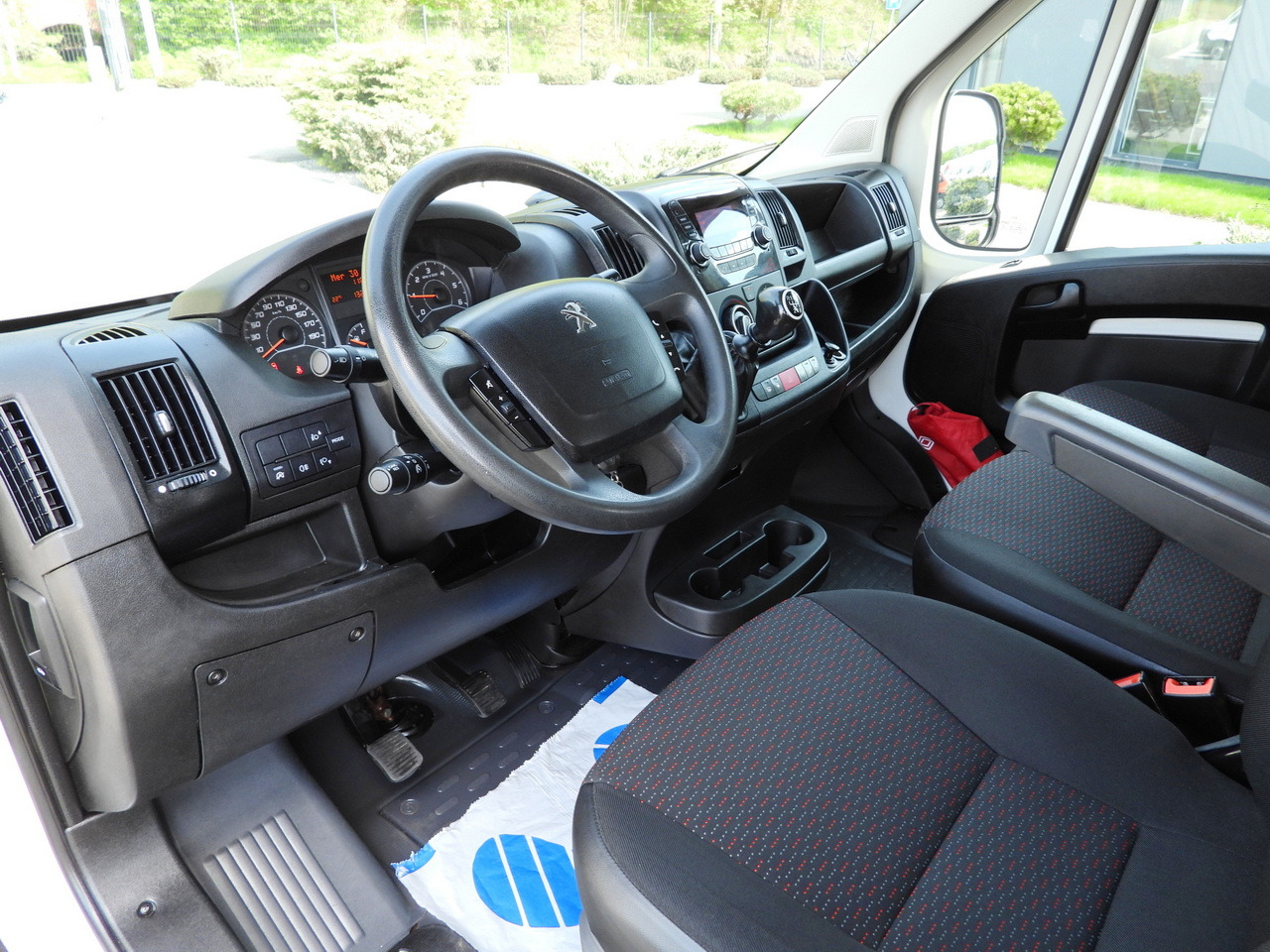 PEUGEOT BOXER  TIPPER DOUBLE CABIN DOKA 7 SEATS CRUISE CONTROL AIR CONDITIONING  140HP - Varebil med tipp: bilde 2 PEUGEOT BOXER  TIPPER DOUBLE CABIN DOKA 7 SEATS CRUISE CONTROL AIR CONDITIONING  140HP - Varebil med tipp: bilde 2