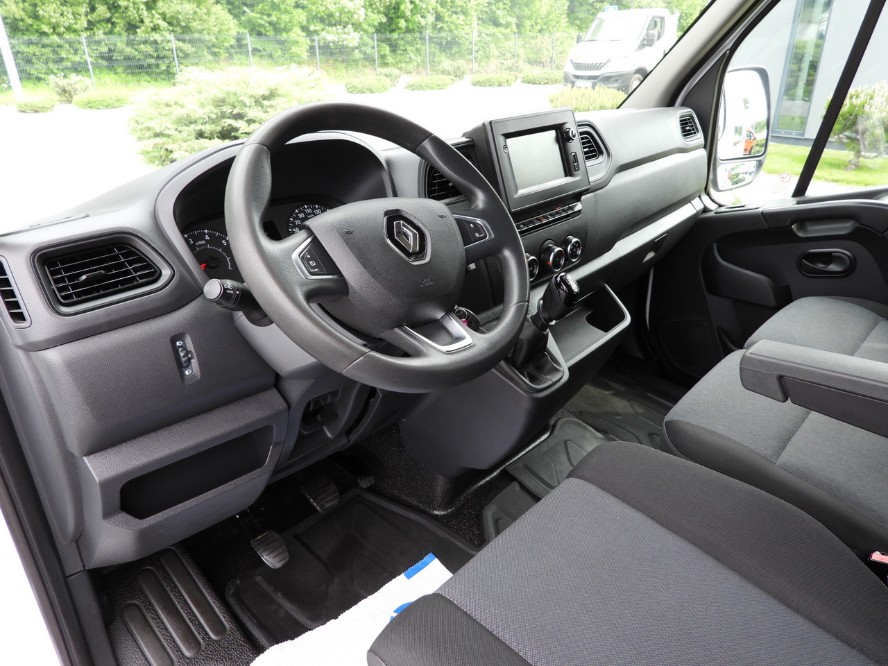 RENAULT MASTER BOX DELIVERY VAN 7 SEATS CRUISE CONTROL NAVIGATION LED LIGHTS AIR CONDITIONING 140HP - Kassebil: bilde 2 RENAULT MASTER BOX DELIVERY VAN 7 SEATS CRUISE CONTROL NAVIGATION LED LIGHTS AIR CONDITIONING 140HP - Kassebil: bilde 2