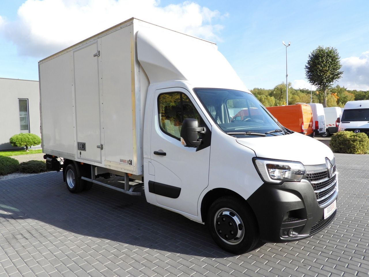 RENAULT MASTER BOX LIFT 8 PALLETS CRUISE CONTROL LED LIGHTS TWIN WHEELS AIR CONDITIONING 145HP - Varebil med skap: bilde 4 RENAULT MASTER BOX LIFT 8 PALLETS CRUISE CONTROL LED LIGHTS TWIN WHEELS AIR CONDITIONING 145HP - Varebil med skap: bilde 4