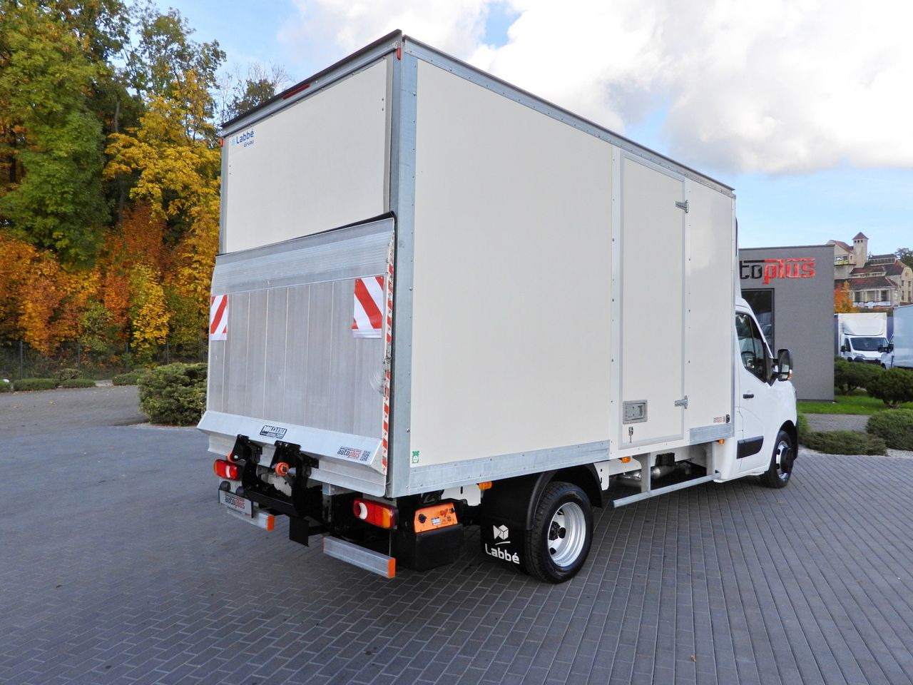RENAULT MASTER BOX LIFT 8 PALLETS CRUISE CONTROL LED LIGHTS TWIN WHEELS AIR CONDITIONING 145HP - Varebil med skap: bilde 3 RENAULT MASTER BOX LIFT 8 PALLETS CRUISE CONTROL LED LIGHTS TWIN WHEELS AIR CONDITIONING 145HP - Varebil med skap: bilde 3