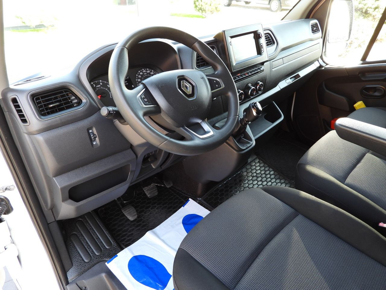 RENAULT MASTER BOX LIFT 8 PALLETS CRUISE CONTROL LED LIGHTS TWIN WHEELS AIR CONDITIONING 145HP - Varebil med skap: bilde 2 RENAULT MASTER BOX LIFT 8 PALLETS CRUISE CONTROL LED LIGHTS TWIN WHEELS AIR CONDITIONING 145HP - Varebil med skap: bilde 2