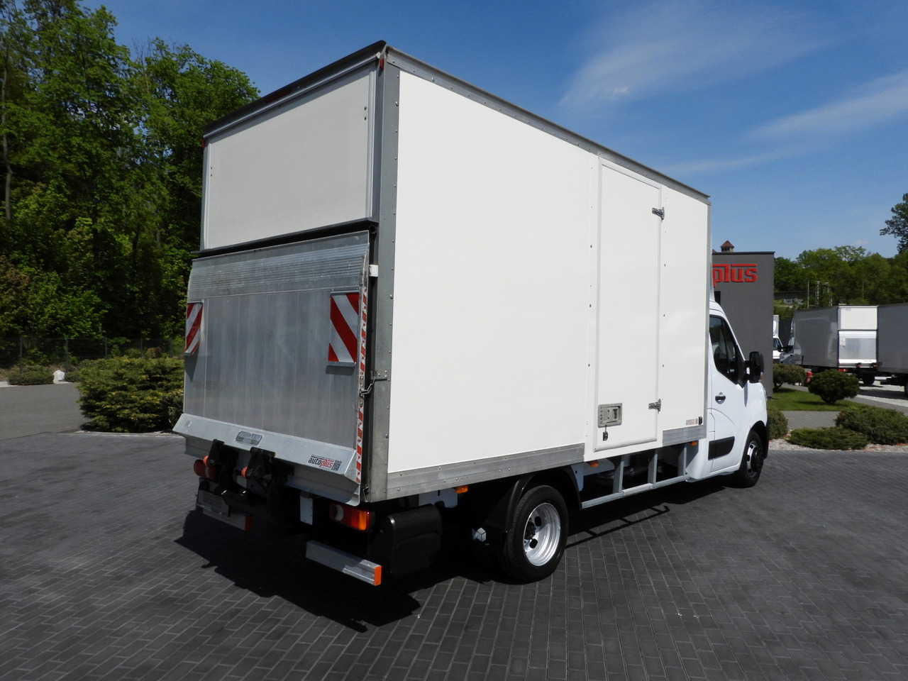 RENAULT MASTER BOX LIFT 8 PALLETS CRUISE CONTROL NAVIGATION LED LIGHTS TWIN WHEELS AIR CONDITIONING 145HP - Varebil med skap: bilde 3 RENAULT MASTER BOX LIFT 8 PALLETS CRUISE CONTROL NAVIGATION LED LIGHTS TWIN WHEELS AIR CONDITIONING 145HP - Varebil med skap: bilde 3