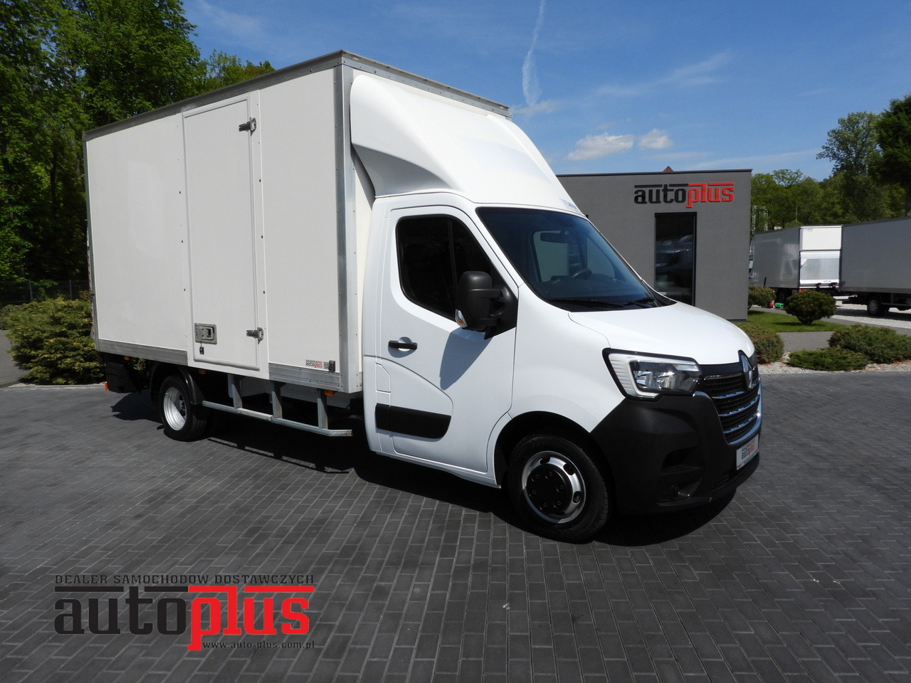 RENAULT MASTER BOX LIFT 8 PALLETS CRUISE CONTROL NAVIGATION LED LIGHTS TWIN WHEELS AIR CONDITIONING 145HP - Varebil med skap: bilde 1 RENAULT MASTER BOX LIFT 8 PALLETS CRUISE CONTROL NAVIGATION LED LIGHTS TWIN WHEELS AIR CONDITIONING 145HP - Varebil med skap: bilde 1
