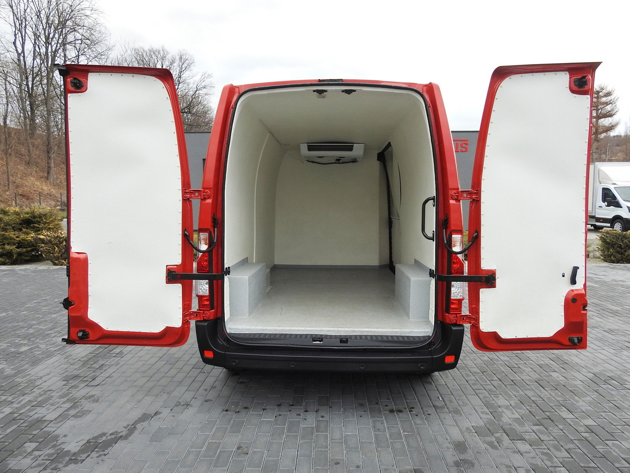 Leie RENAULT MASTER REFRIGERATOR VAN 1*C CRUISE CONTROL AIR CONDITIONING LED LIGHTS 135HP RENAULT MASTER REFRIGERATOR VAN 1*C CRUISE CONTROL AIR CONDITIONING LED LIGHTS 135HP: bilde 13 Leie RENAULT MASTER REFRIGERATOR VAN 1*C CRUISE CONTROL AIR CONDITIONING LED LIGHTS 135HP RENAULT MASTER REFRIGERATOR VAN 1*C CRUISE CONTROL AIR CONDITIONING LED LIGHTS 135HP: bilde 13