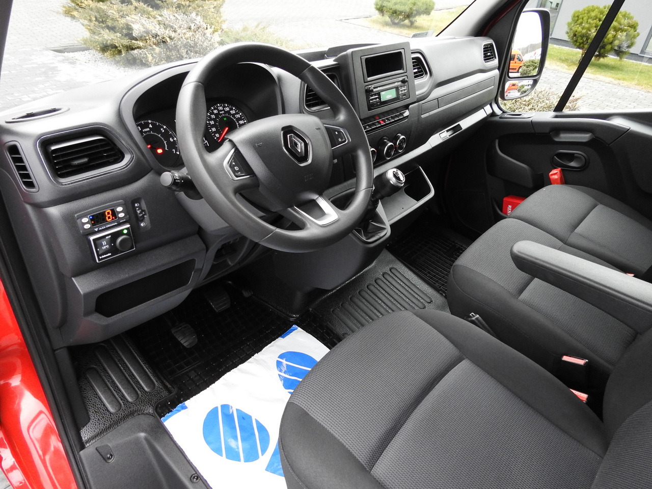 RENAULT MASTER REFRIGERATOR VAN 1*C CRUISE CONTROL AIR CONDITIONING LED LIGHTS 135HP - Kjølebil: bilde 2 RENAULT MASTER REFRIGERATOR VAN 1*C CRUISE CONTROL AIR CONDITIONING LED LIGHTS 135HP - Kjølebil: bilde 2