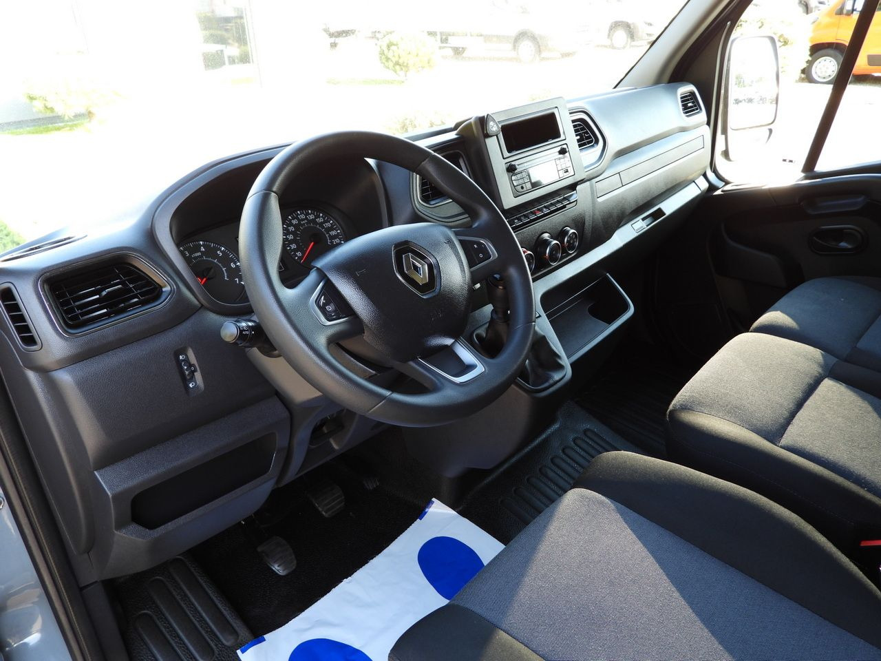 RENAULT MASTER TARPAULIN 10 PALLETS WEBASTO CRUISE CONTROL LED LIGHTS PNEUMATICS AIR CONDITIONING 165HP - Varebil med kapell: bilde 2 RENAULT MASTER TARPAULIN 10 PALLETS WEBASTO CRUISE CONTROL LED LIGHTS PNEUMATICS AIR CONDITIONING 165HP - Varebil med kapell: bilde 2