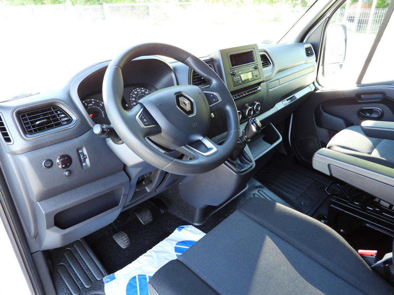 RENAULT MASTER TARPAULIN 10 PALLETS WEBASTO CRUISE CONTROL LED LIGHTS PNEUMATICS AIR CONDITIONING 165HP - Varebil med kapell: bilde 2 RENAULT MASTER TARPAULIN 10 PALLETS WEBASTO CRUISE CONTROL LED LIGHTS PNEUMATICS AIR CONDITIONING 165HP - Varebil med kapell: bilde 2