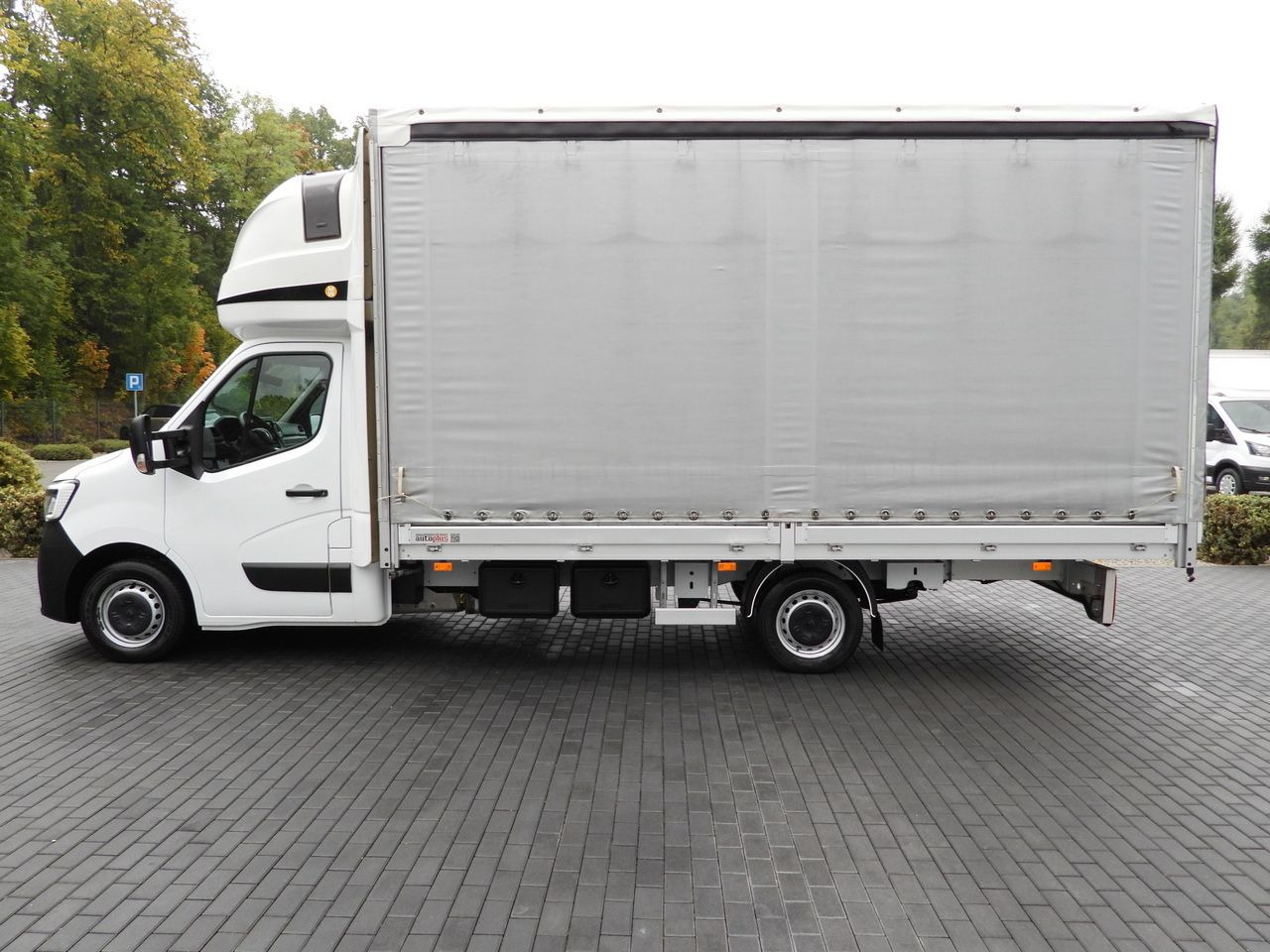 Varebil med kapell RENAULT MASTER TARPAULIN 12 PALLETS WEBASTO CRUISE CONTROL NAVIGATION LED LIGHTS PNEUMATICS AIR CONDITIONING 165HP: bilde 9 Varebil med kapell RENAULT MASTER TARPAULIN 12 PALLETS WEBASTO CRUISE CONTROL NAVIGATION LED LIGHTS PNEUMATICS AIR CONDITIONING 165HP: bilde 9