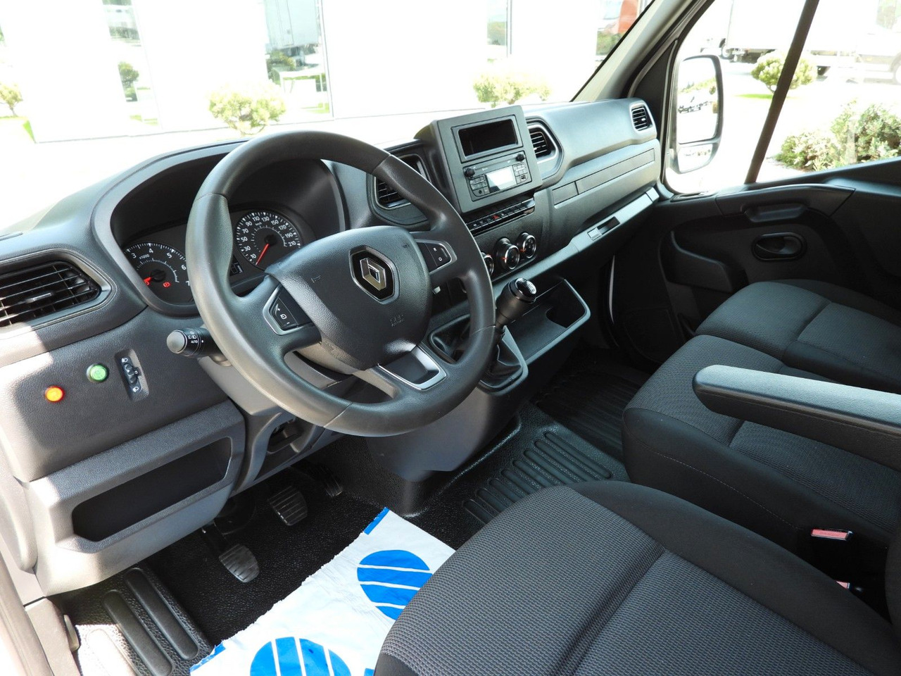 Renault MASTER KOFFER AUFZUG 8 PALETTEN TEMPOMAT LED - Varebil med skap: bilde 2 Renault MASTER KOFFER AUFZUG 8 PALETTEN TEMPOMAT LED - Varebil med skap: bilde 2