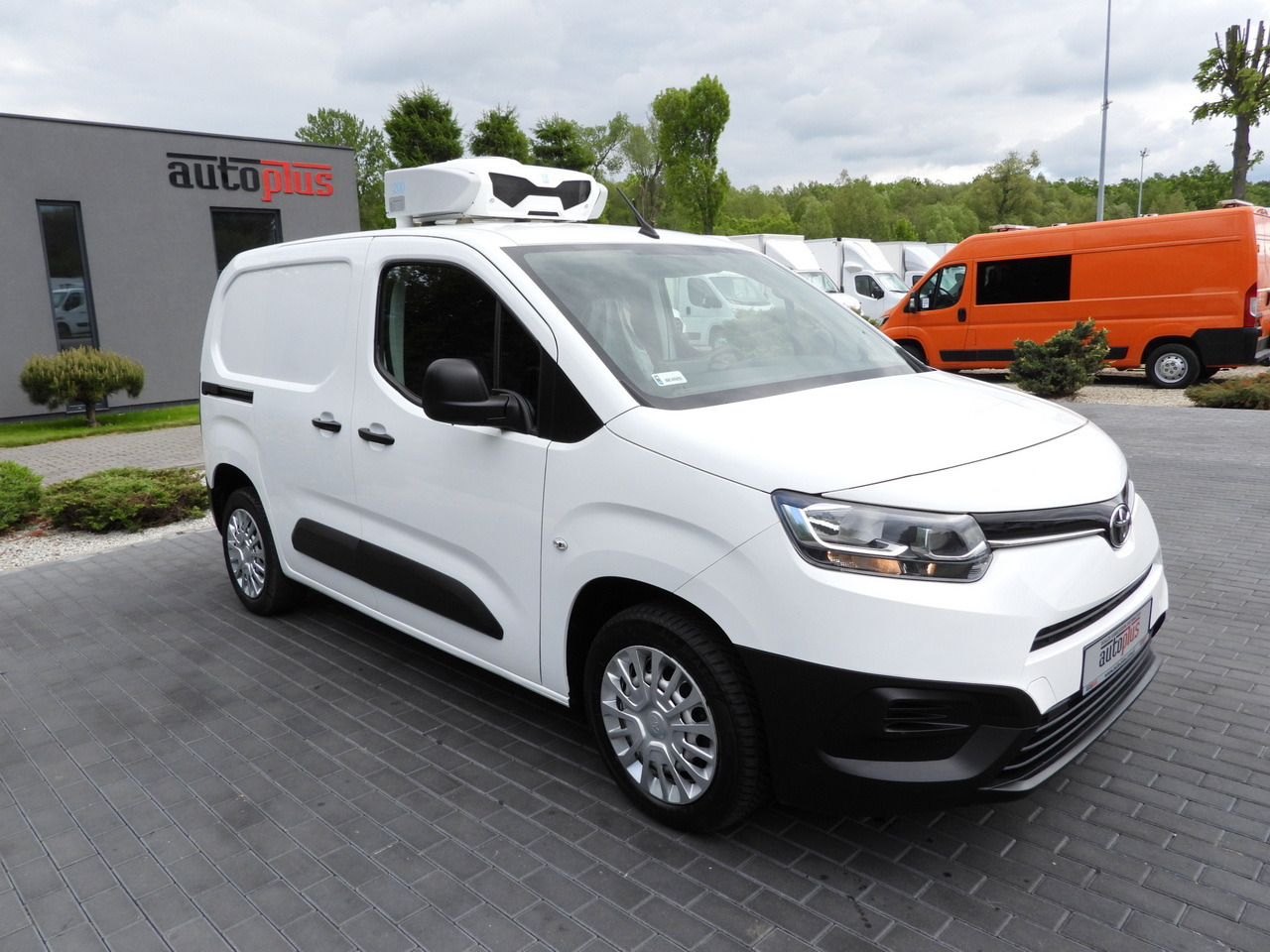 TOYOTA PROACE CITY REFRIGERATOR VAN -15*C POWER SUPPLY 230V CRUISE CONTROL AIR CONDITIONING 100HP - Kjølebil: bilde 4 TOYOTA PROACE CITY REFRIGERATOR VAN -15*C POWER SUPPLY 230V CRUISE CONTROL AIR CONDITIONING 100HP - Kjølebil: bilde 4