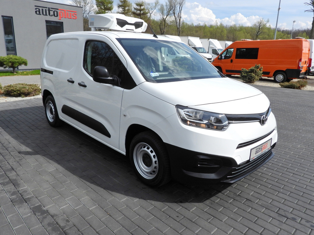TOYOTA PROACE CITY REFRIGERATOR VAN -15*C POWER SUPPLY 230V CRUISE CONTROL AIR CONDITIONING 100HP - Kjølebil: bilde 4 TOYOTA PROACE CITY REFRIGERATOR VAN -15*C POWER SUPPLY 230V CRUISE CONTROL AIR CONDITIONING 100HP - Kjølebil: bilde 4