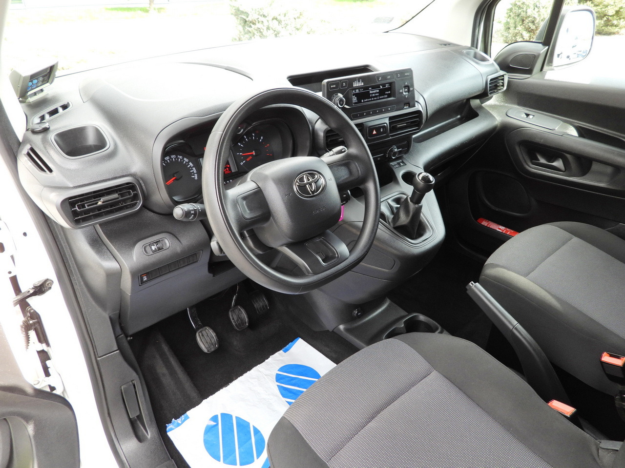 TOYOTA PROACE CITY REFRIGERATOR VAN -15*C POWER SUPPLY 230V CRUISE CONTROL AIR CONDITIONING 100HP - Kjølebil: bilde 2 TOYOTA PROACE CITY REFRIGERATOR VAN -15*C POWER SUPPLY 230V CRUISE CONTROL AIR CONDITIONING 100HP - Kjølebil: bilde 2