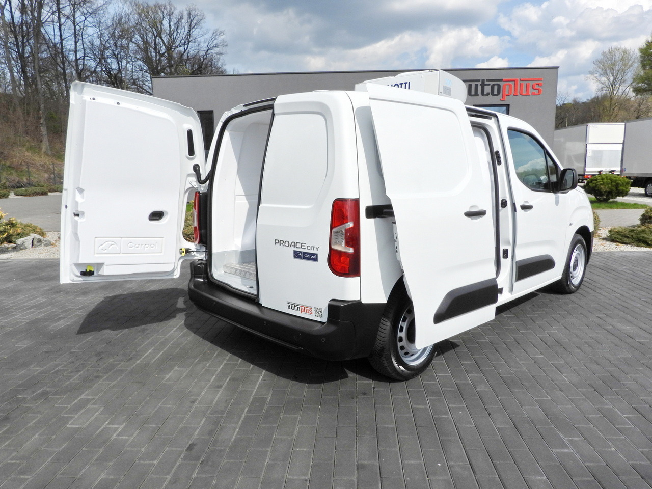 TOYOTA PROACE CITY REFRIGERATOR VAN -15*C POWER SUPPLY 230V CRUISE CONTROL AIR CONDITIONING 100HP - Kjølebil: bilde 3 TOYOTA PROACE CITY REFRIGERATOR VAN -15*C POWER SUPPLY 230V CRUISE CONTROL AIR CONDITIONING 100HP - Kjølebil: bilde 3