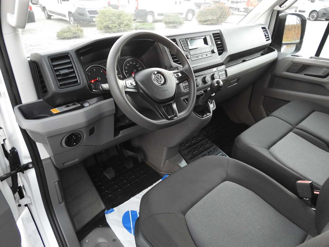 VOLKSWAGEN CRAFTER 4X4 4MOTION BOX DELIVERY VAN 7 SEATS AIR CONDITIONING 140HP - Kassebil: bilde 2 VOLKSWAGEN CRAFTER 4X4 4MOTION BOX DELIVERY VAN 7 SEATS AIR CONDITIONING 140HP - Kassebil: bilde 2