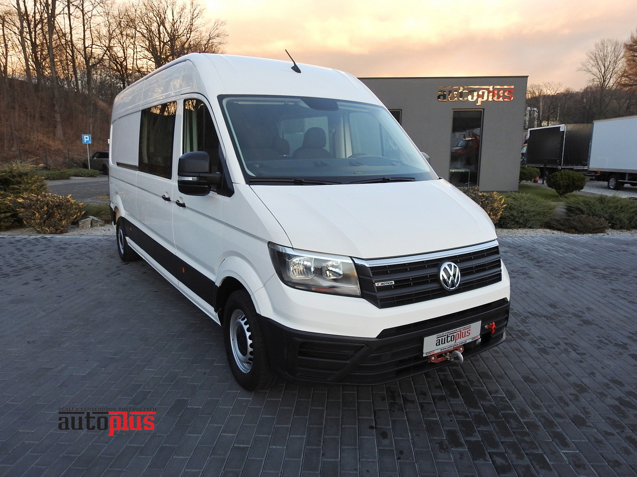 VOLKSWAGEN CRAFTER 4X4 4MOTION BOX DELIVERY VAN 7 SEATS AIR CONDITIONING 140HP - Kassebil: bilde 1 VOLKSWAGEN CRAFTER 4X4 4MOTION BOX DELIVERY VAN 7 SEATS AIR CONDITIONING 140HP - Kassebil: bilde 1