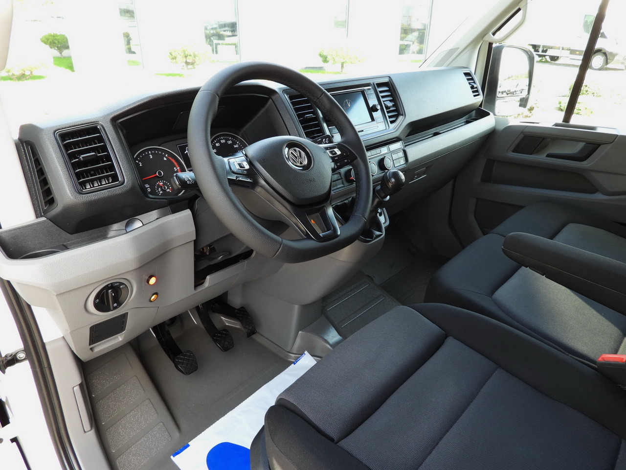 VOLKSWAGEN CRAFTER TARPAULIN LIFT 8 PALLETS CRUISE CONTROL LED LIGHTS TWIN WHEELS AIR CONDITIONING 180HP - Varebil med kapell: bilde 2 VOLKSWAGEN CRAFTER TARPAULIN LIFT 8 PALLETS CRUISE CONTROL LED LIGHTS TWIN WHEELS AIR CONDITIONING 180HP - Varebil med kapell: bilde 2