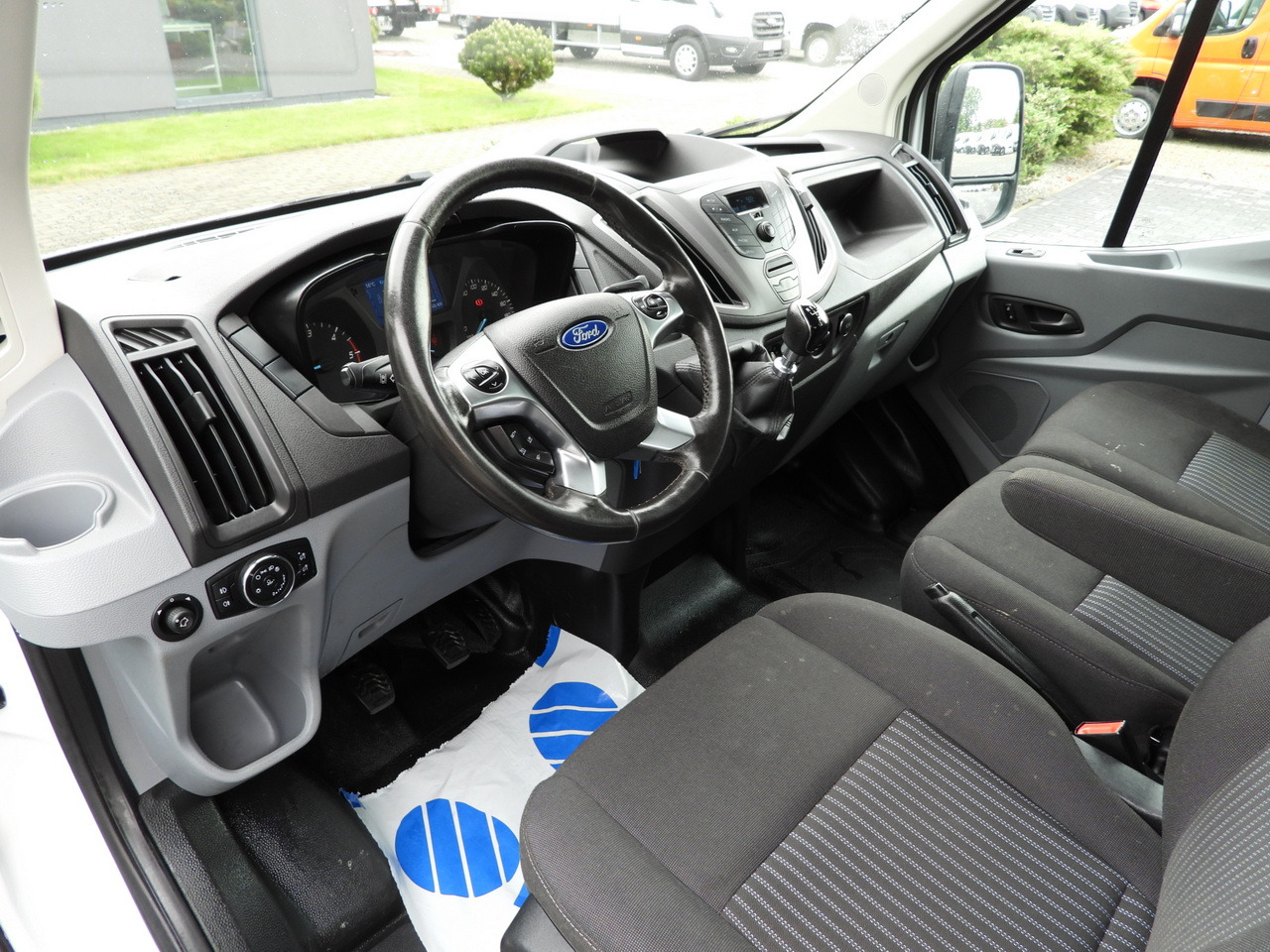 FORD TRANSIT TIPPER DOUBLE CABIN DOKA 6 SEATS CRUISE CONTROL AIR CONDITIONING TWIN WHEELS 170HP - Varebil: bilde 2 FORD TRANSIT TIPPER DOUBLE CABIN DOKA 6 SEATS CRUISE CONTROL AIR CONDITIONING TWIN WHEELS 170HP - Varebil: bilde 2